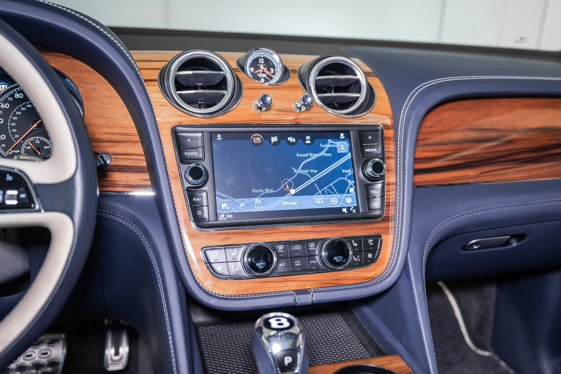 mph033_3307349615_Used_2019_Bentley_Bentayga_V8_1759420865_2cb0852e3e