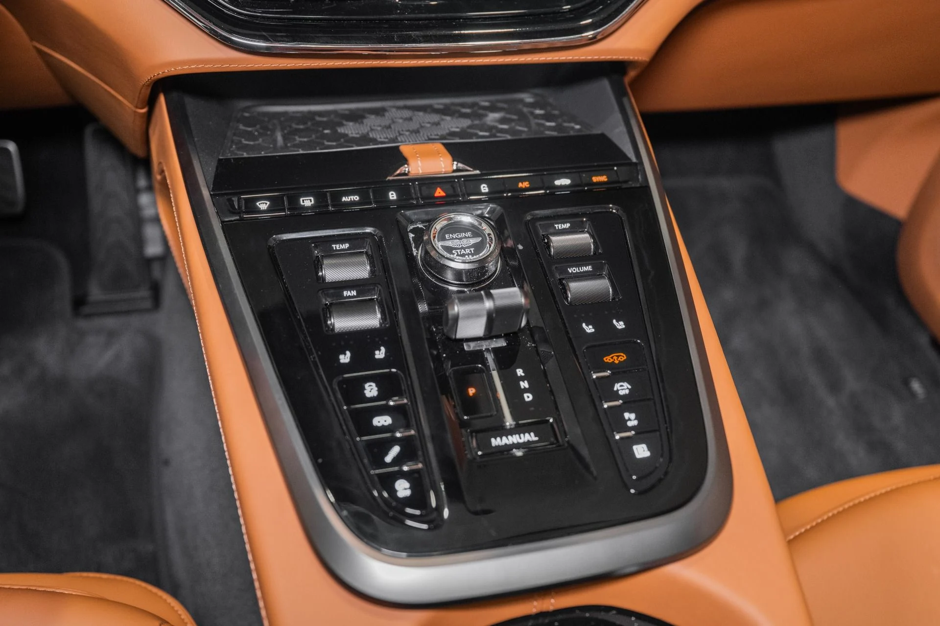 mph033_3310598494_New_2026_Aston_Martin_DBX_707_1786372165_d630a0e954