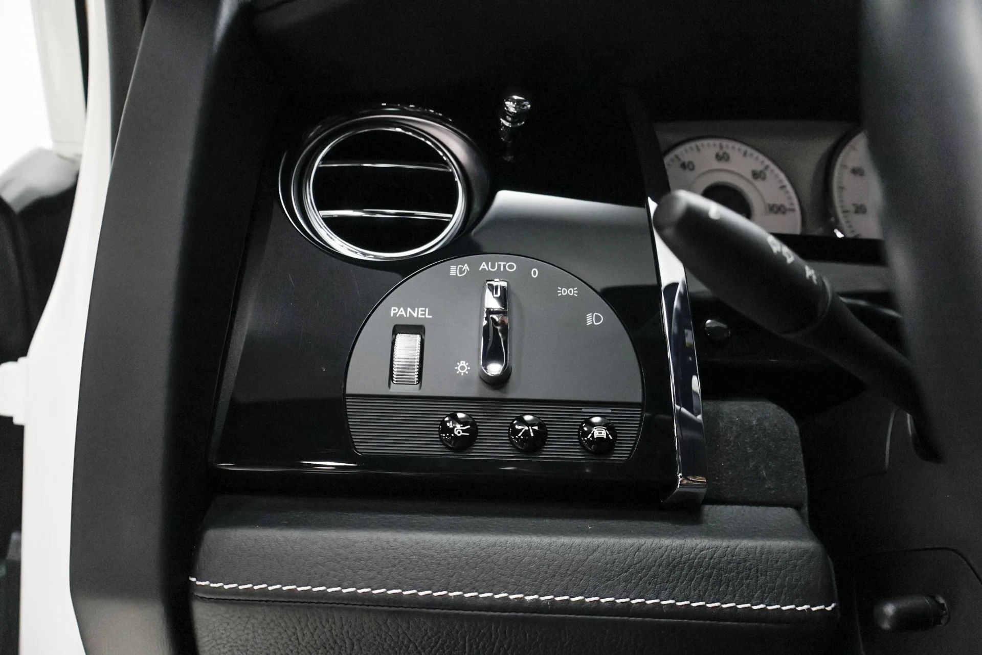 mph033_3315079241_Used_2016_Rolls_Royce_Ghost_Base_1761576592_07aeaa0f9d