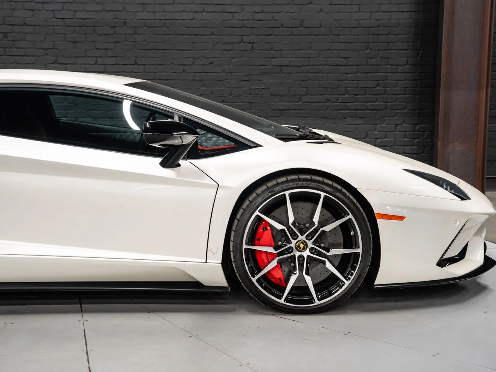 mph033_3317109950_lamborghini_aventador_2017_2684a8b306