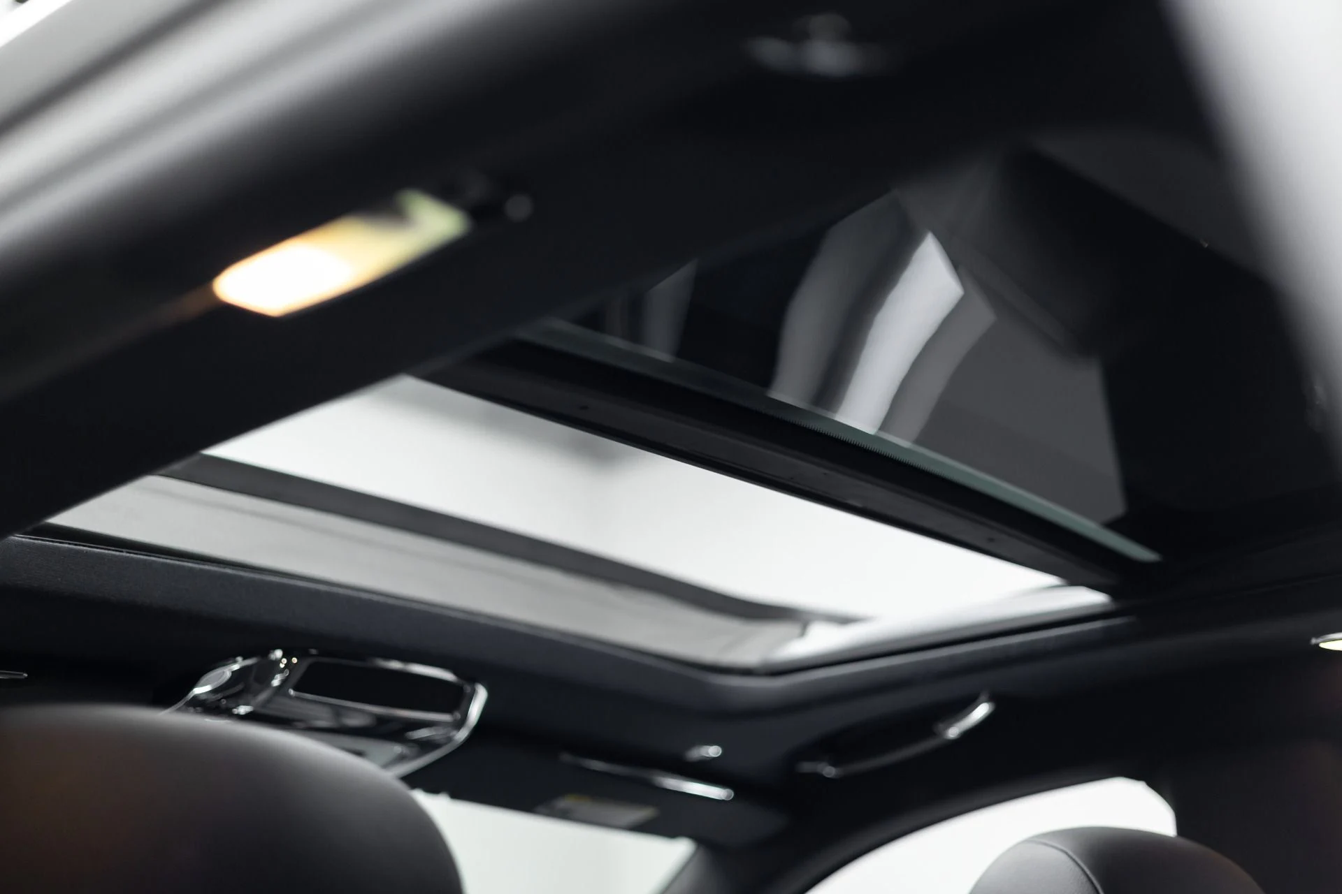 mph033_3320042569_Used_2015_Rolls_Royce_Ghost_1760219601_a5430639bc