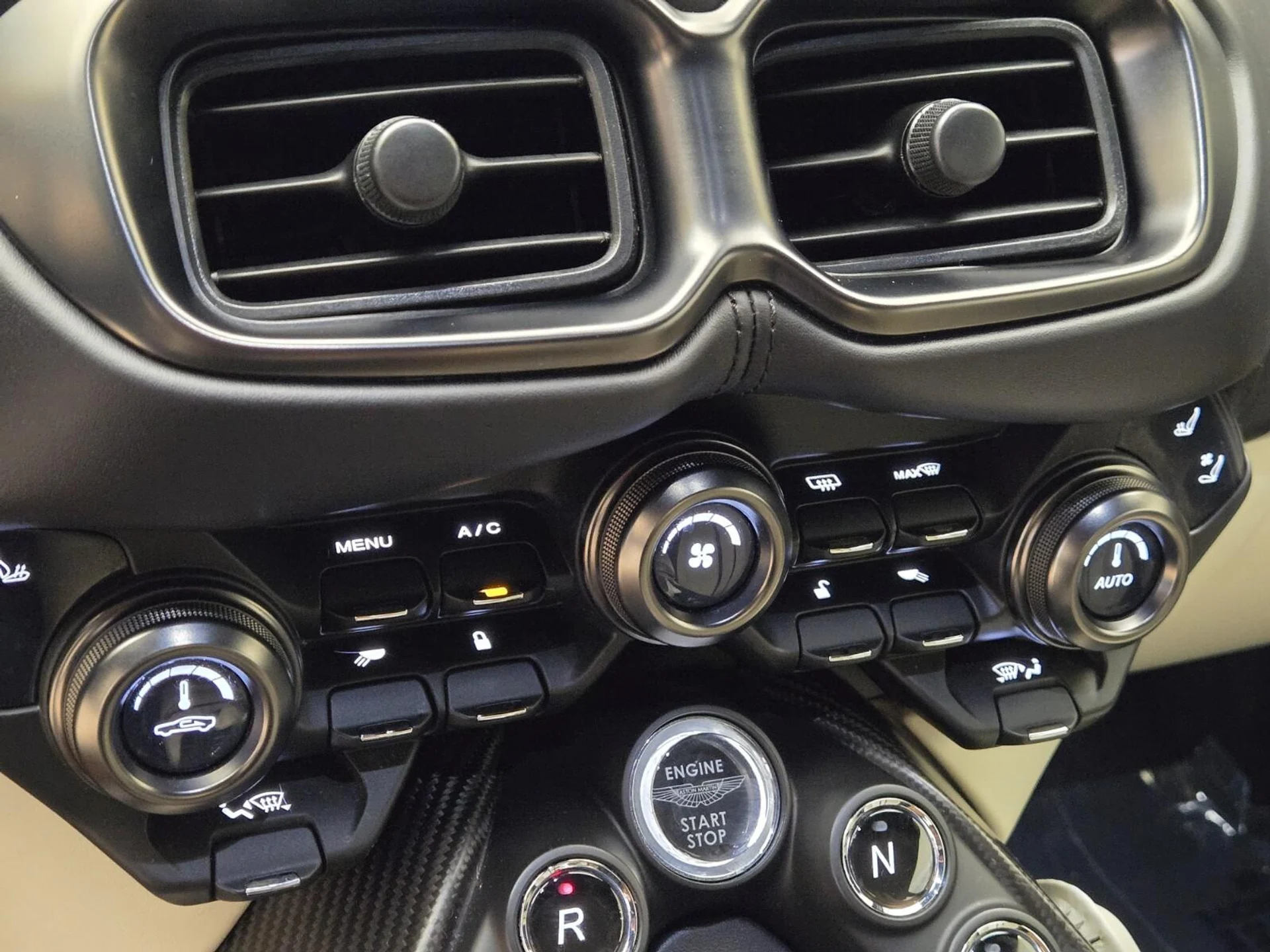 mph033_3323350000_Used_2023_Aston_Martin_Vantage_1784266999_75f55ff4da