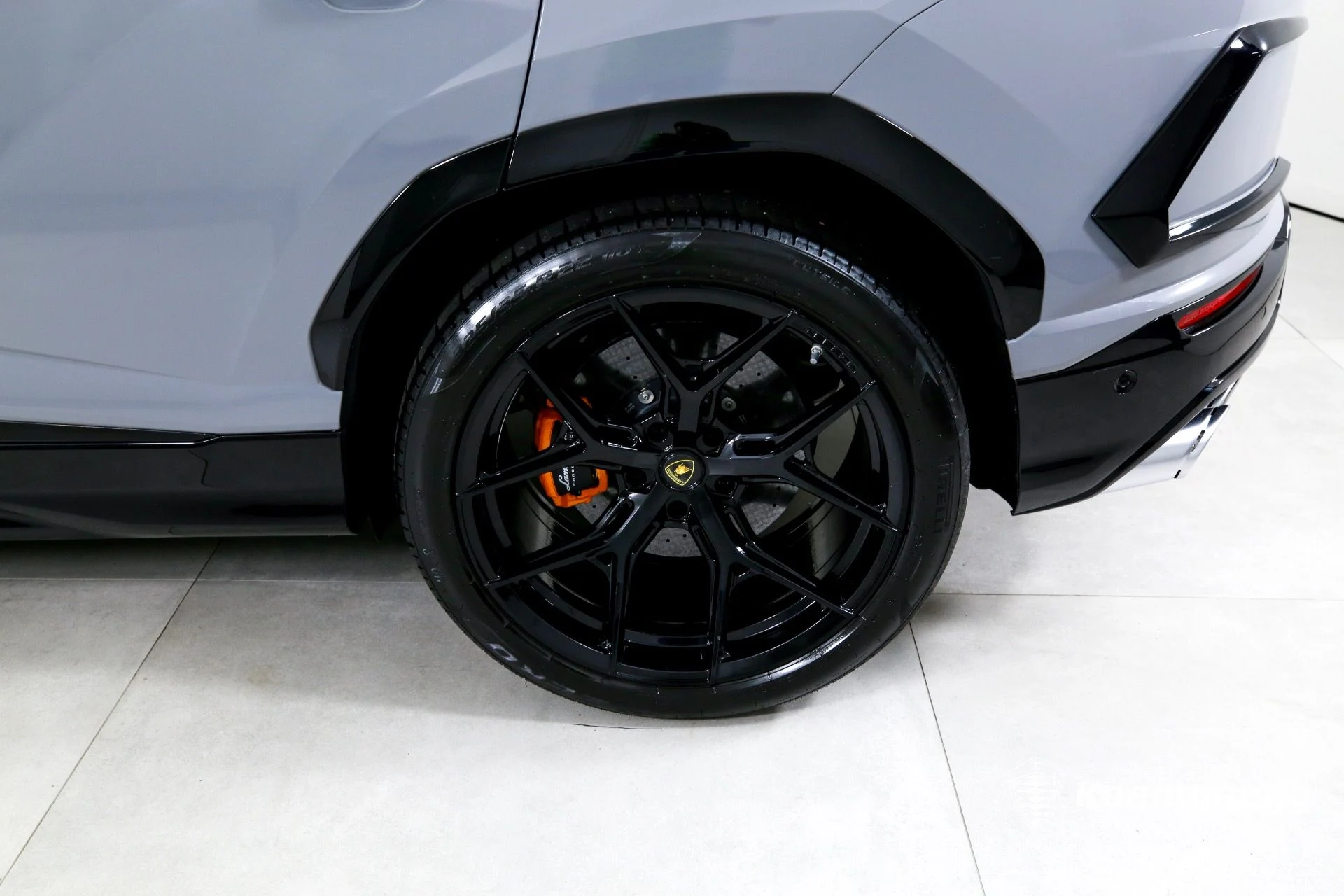 mph033_3331215627_Used_2019_LAMBORGHINI_URUS_1760989732_32041e78ad