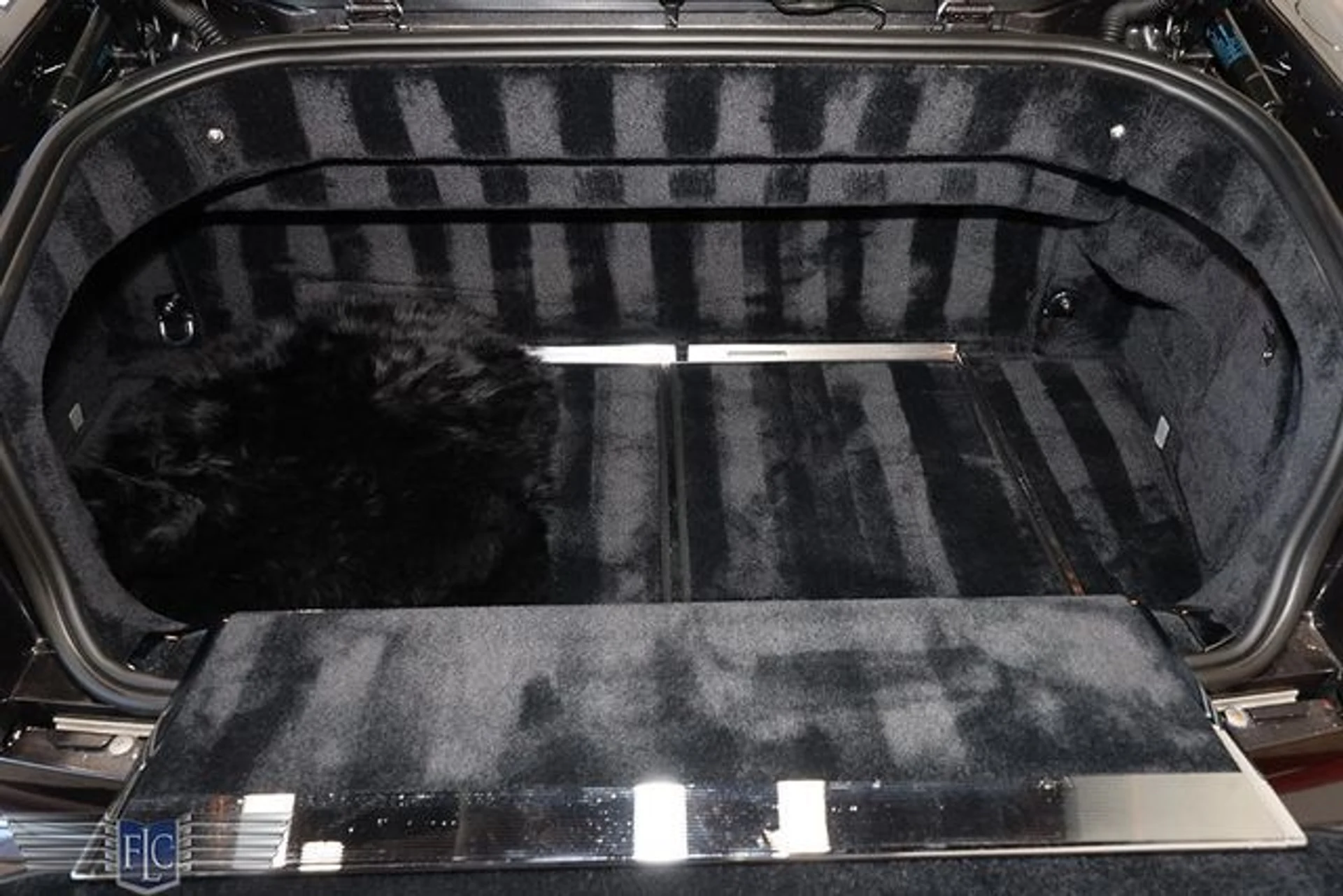 mph033_3336516780_used_2017_rolls_royce_phantom_drophead_coupe_9689_23040582_37_640_0ad3cb1639