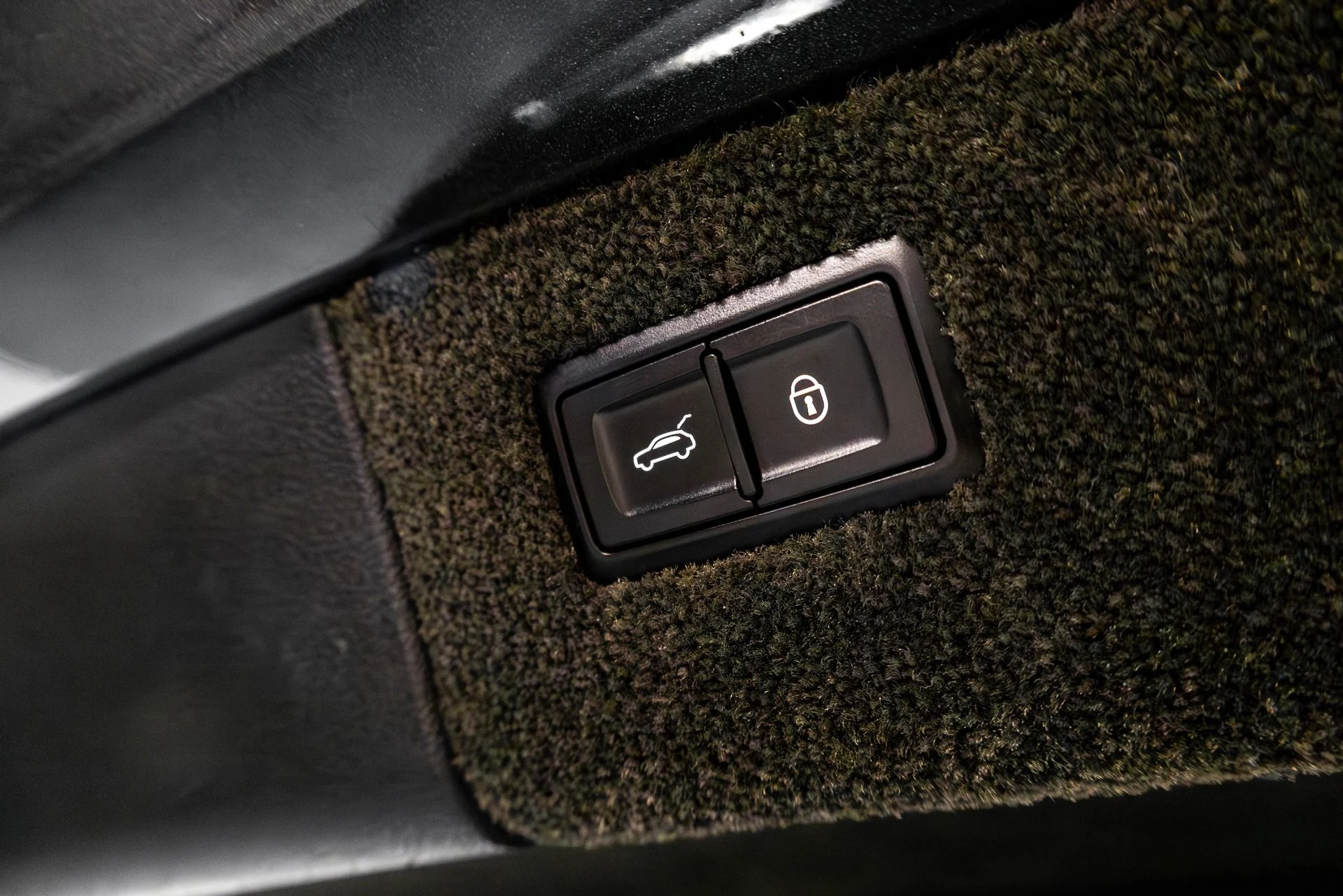 mph033_3337547993_Used_2017_Bentley_Bentayga_W12_1763489562_0065f13a8c