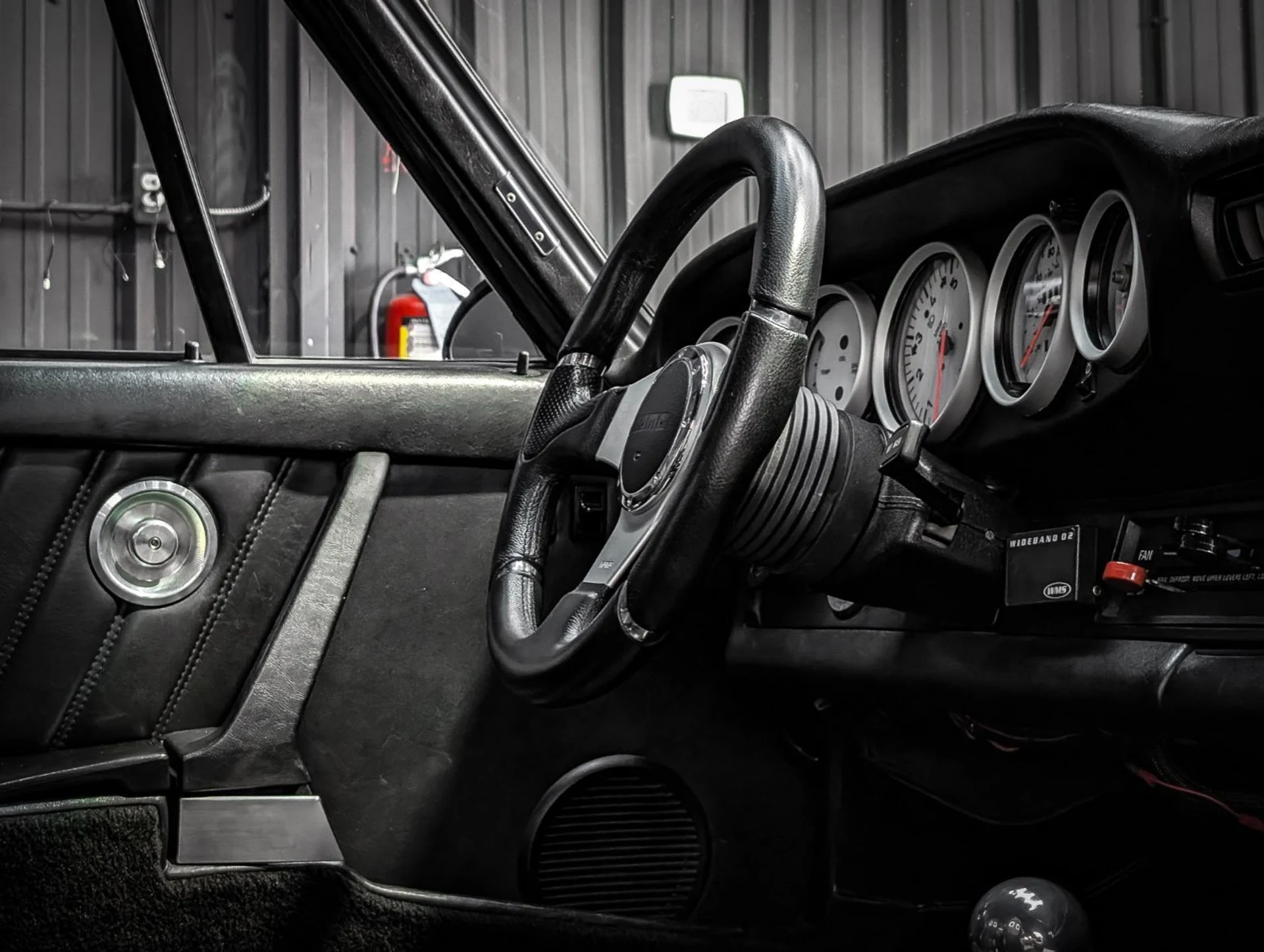 mph033_334296096_36435187_08087_1979_porsche_911_071_a090452f21