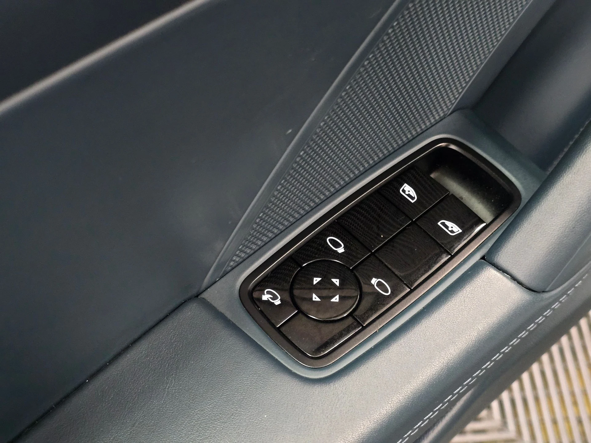 mph033_3346732135_0a6713181de831f49ab0fa9cce41ce0ax_b73b90ed1a