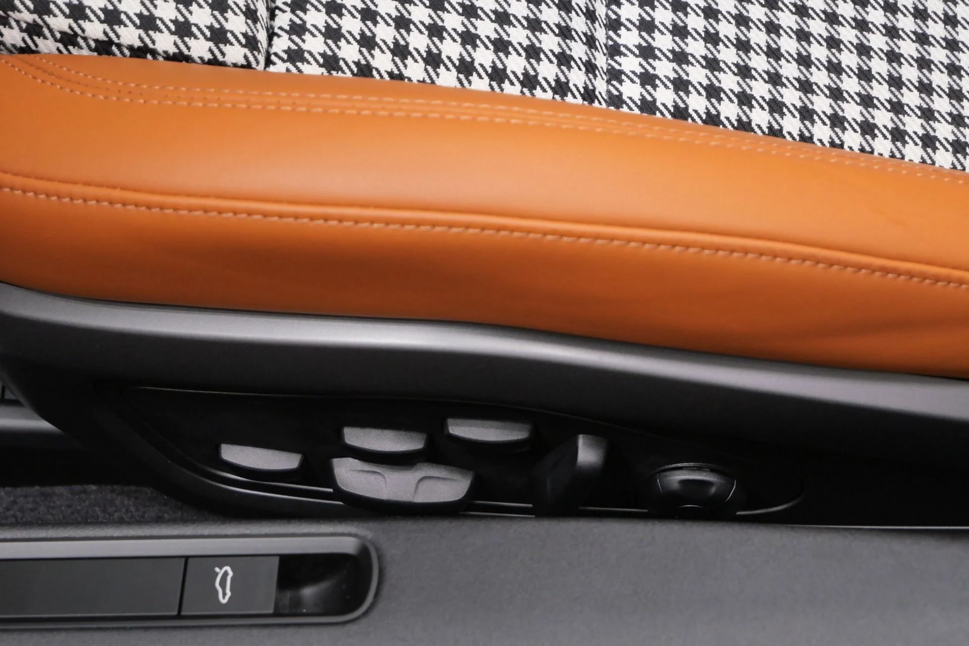 mph033_3364543058_Used_2023_Porsche_911_Turbo_S_Cabriolet_1758898003_2ebd06f730