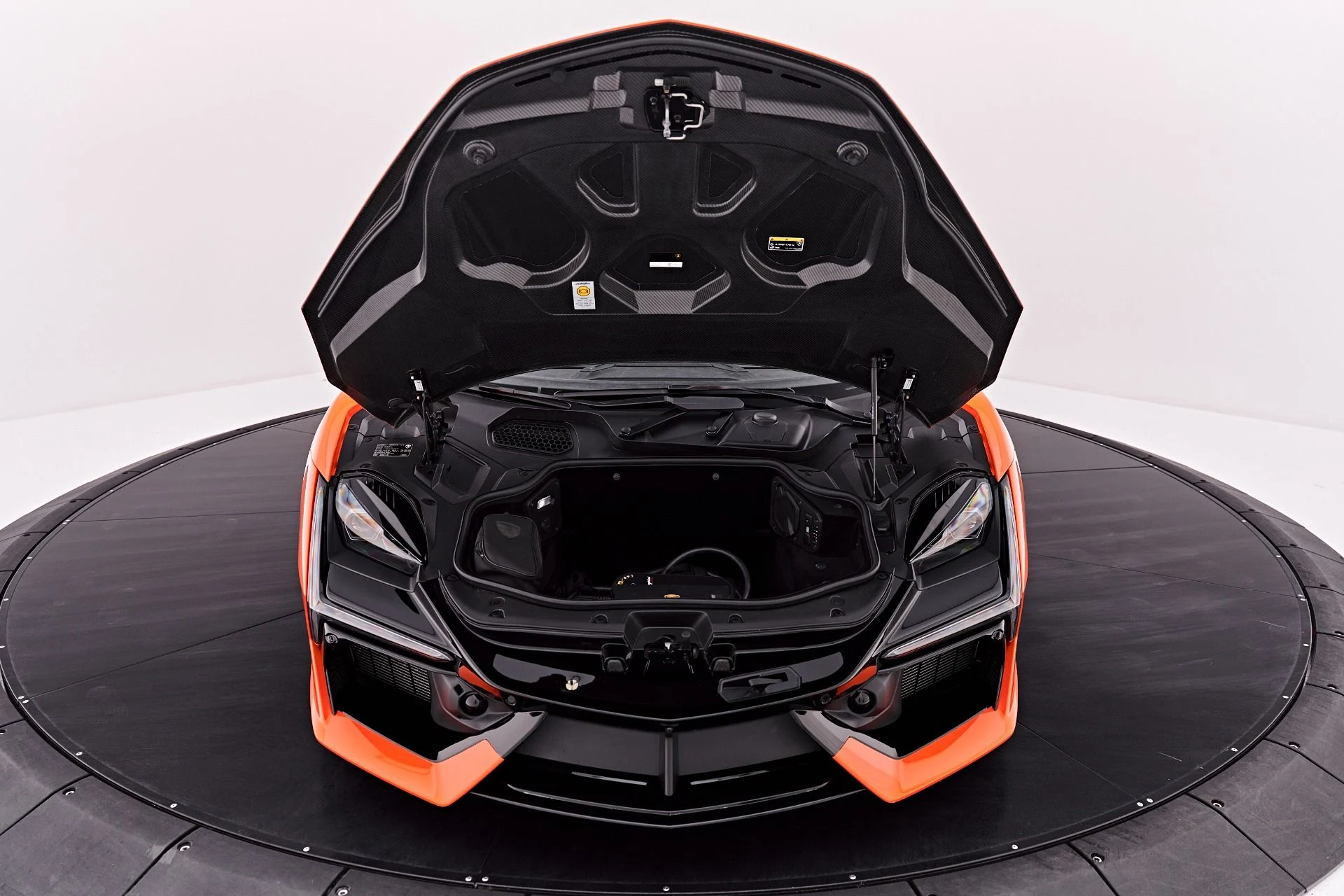 mph033_3371796864_Used_2024_Lamborghini_Revuelto_Base_1787792772_3b8ef45690