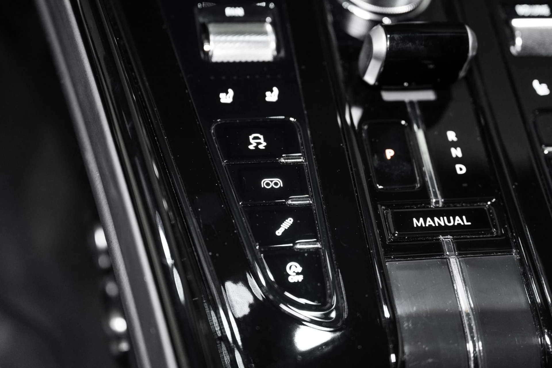 mph033_3398094361_Used_2024_Aston_Martin_DB_12_V8_1773165102_e5821005a1