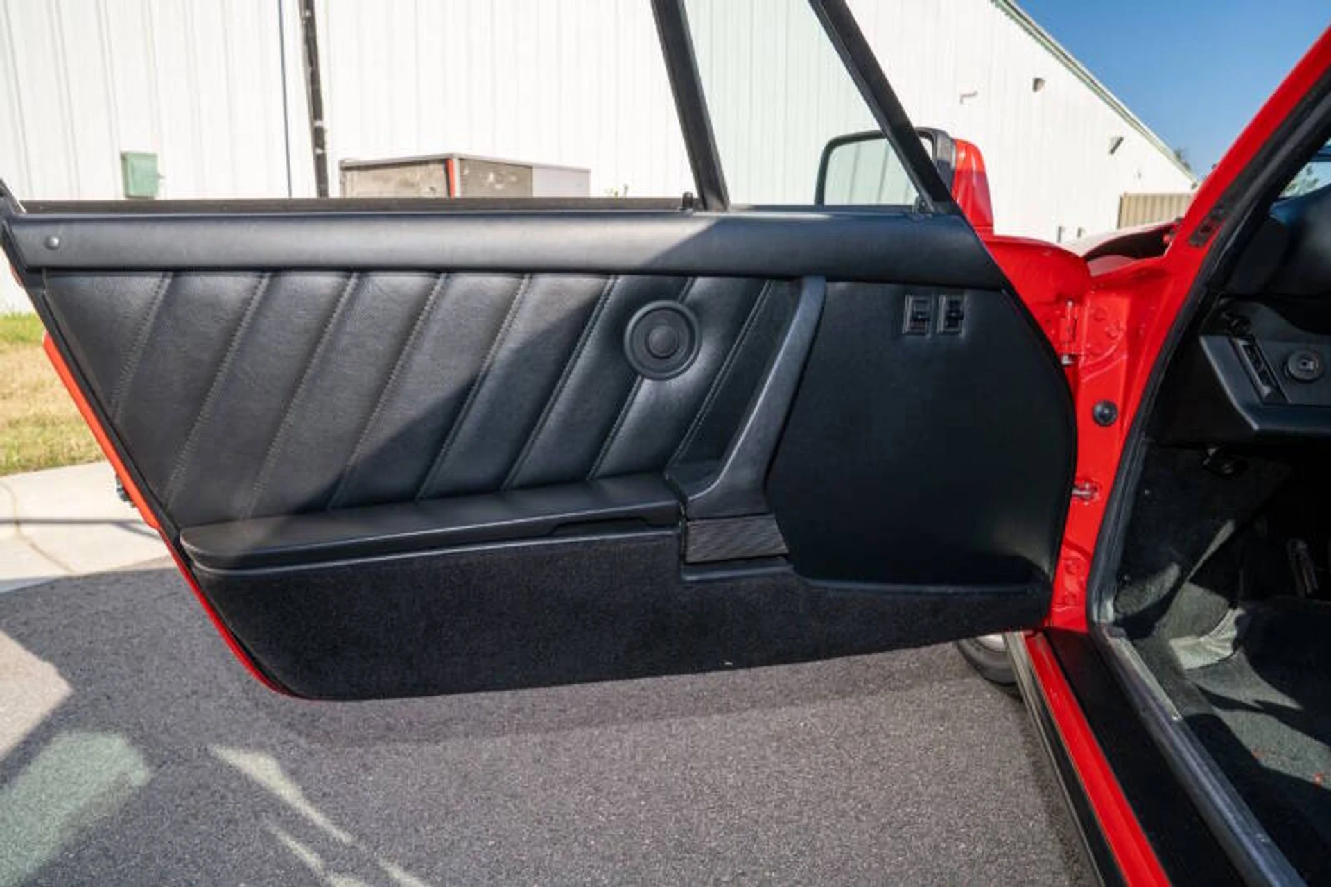 mph033_3401900653_1985_porsche_911_carrera_2dr_coupe_1dc9f5dddb