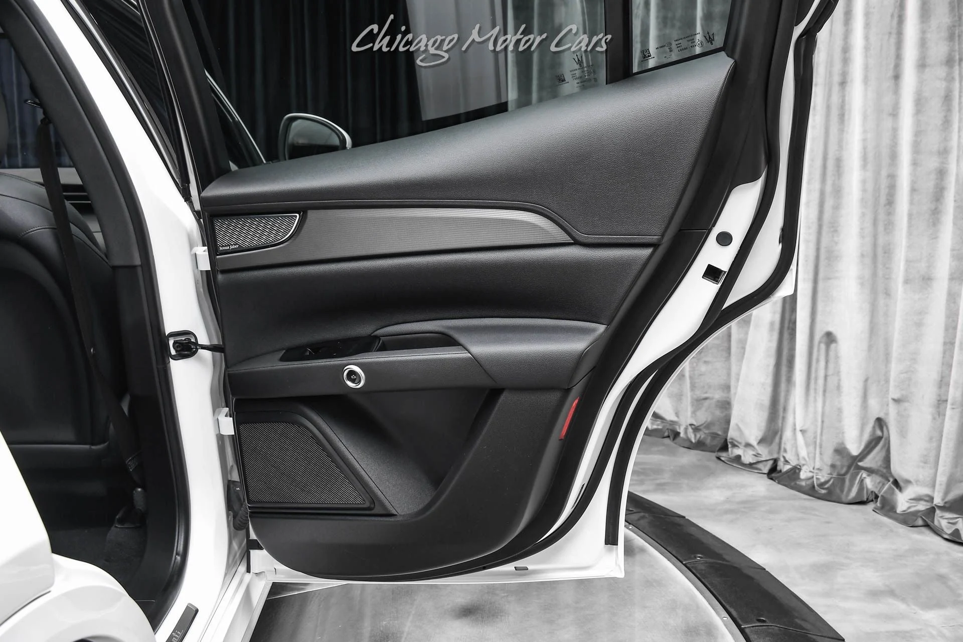 mph033_3402526348_13156_p34_l_b5e7610243