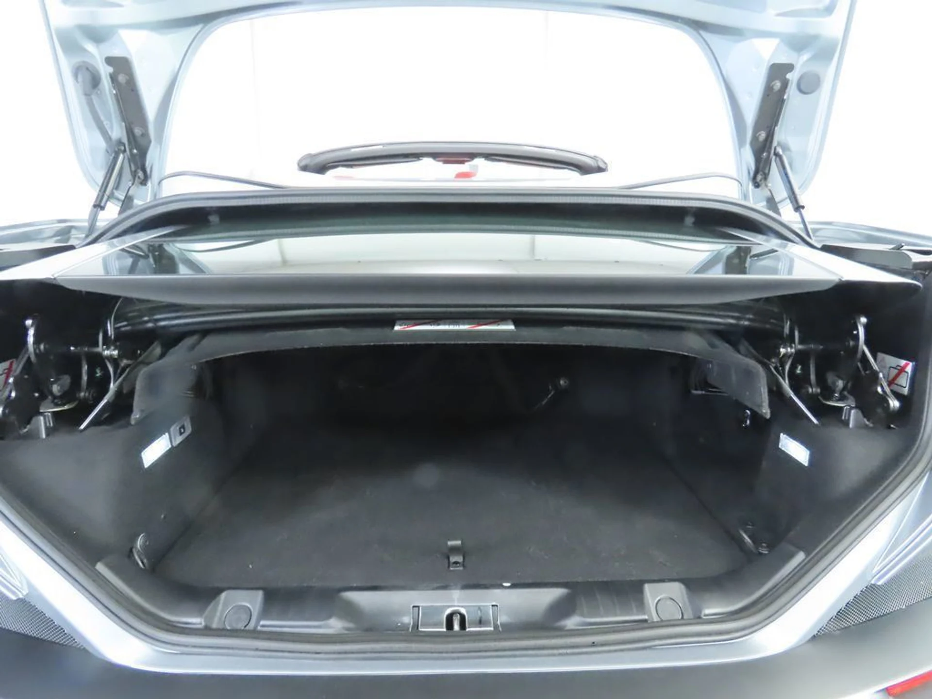 mph033_3402777370_used_2019_ferrari_portofino_base_8119_22954184_34_1024_c2fd2d0012