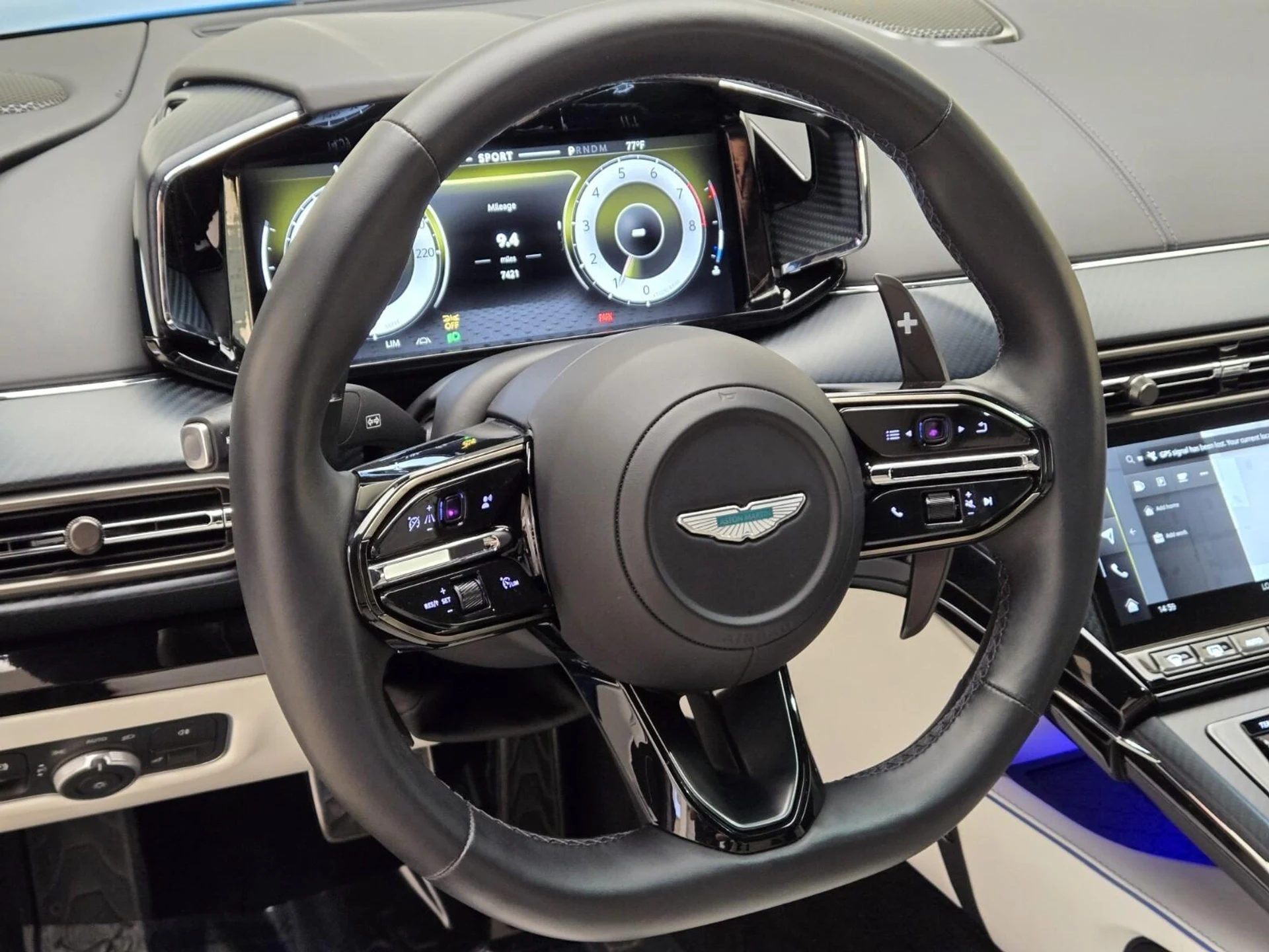 mph033_3403519091_Used_2025_Aston_Martin_Vantage_1770792743_0955783054