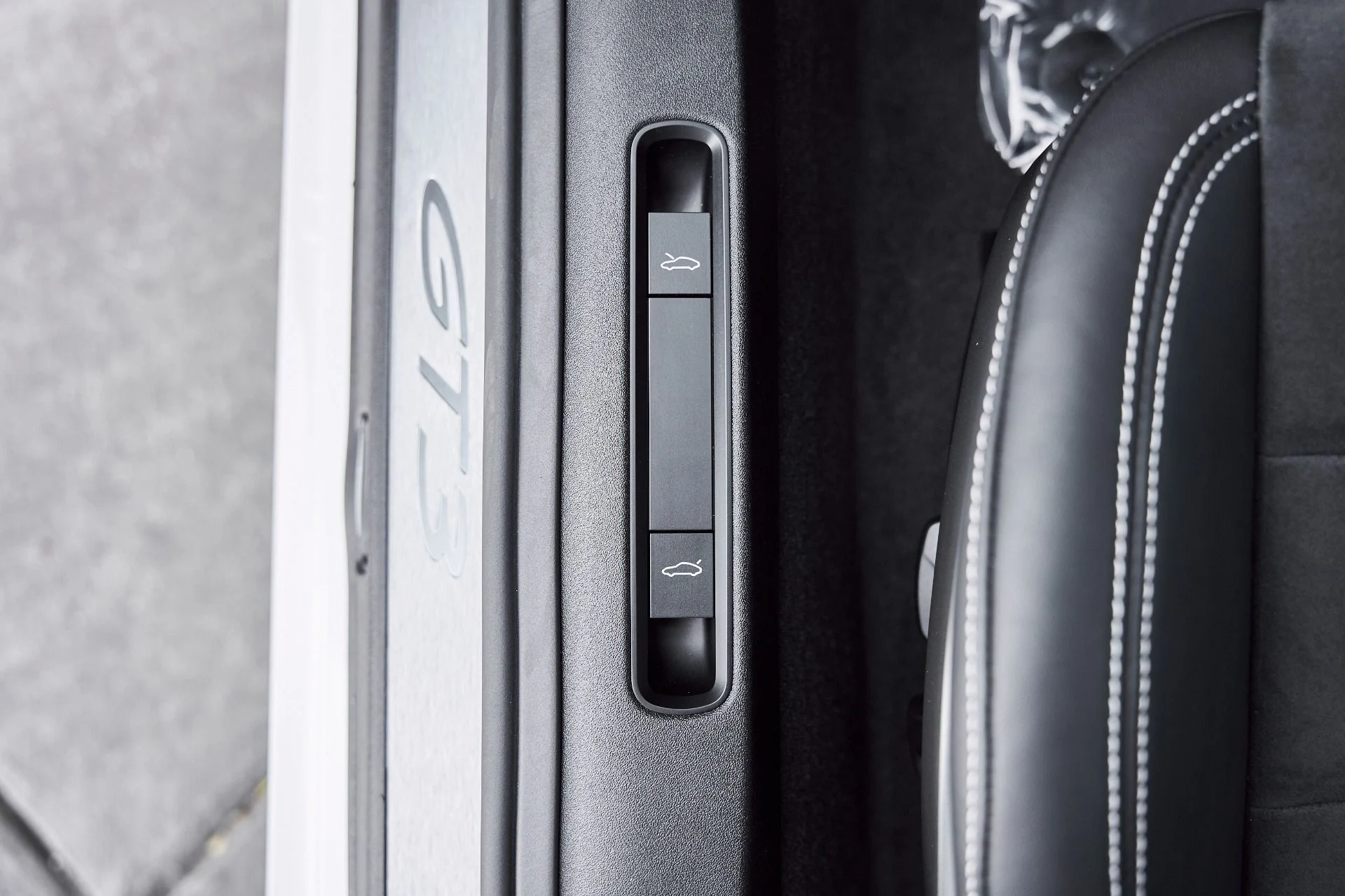 mph033_3411072567_Used_2025_Porsche_911_GT_3_1766797627_796c1c8618