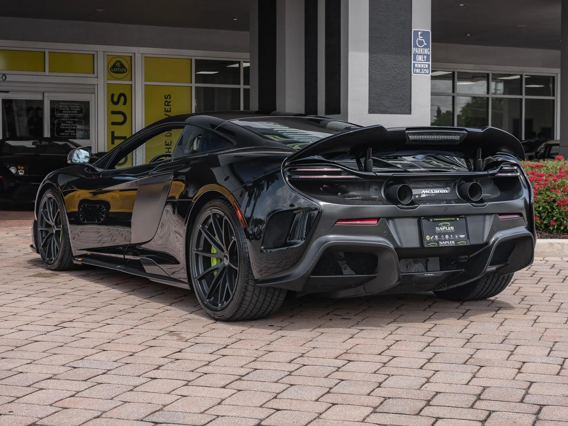 mph033_3416357990_Used_2016_Mc_Laren_675_LT_2dr_Cpe_1766437612_ed5face72d