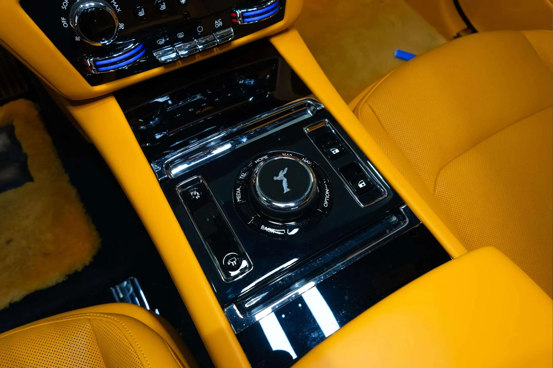 mph033_3417999043_bb5dbc9e_d8e7_4583_ac1c_2b963d05ff9c_202420_Rolls_Royce20_Spectre2028_SCATK_2_C04_RU_22313629_34_52f8c1bd15
