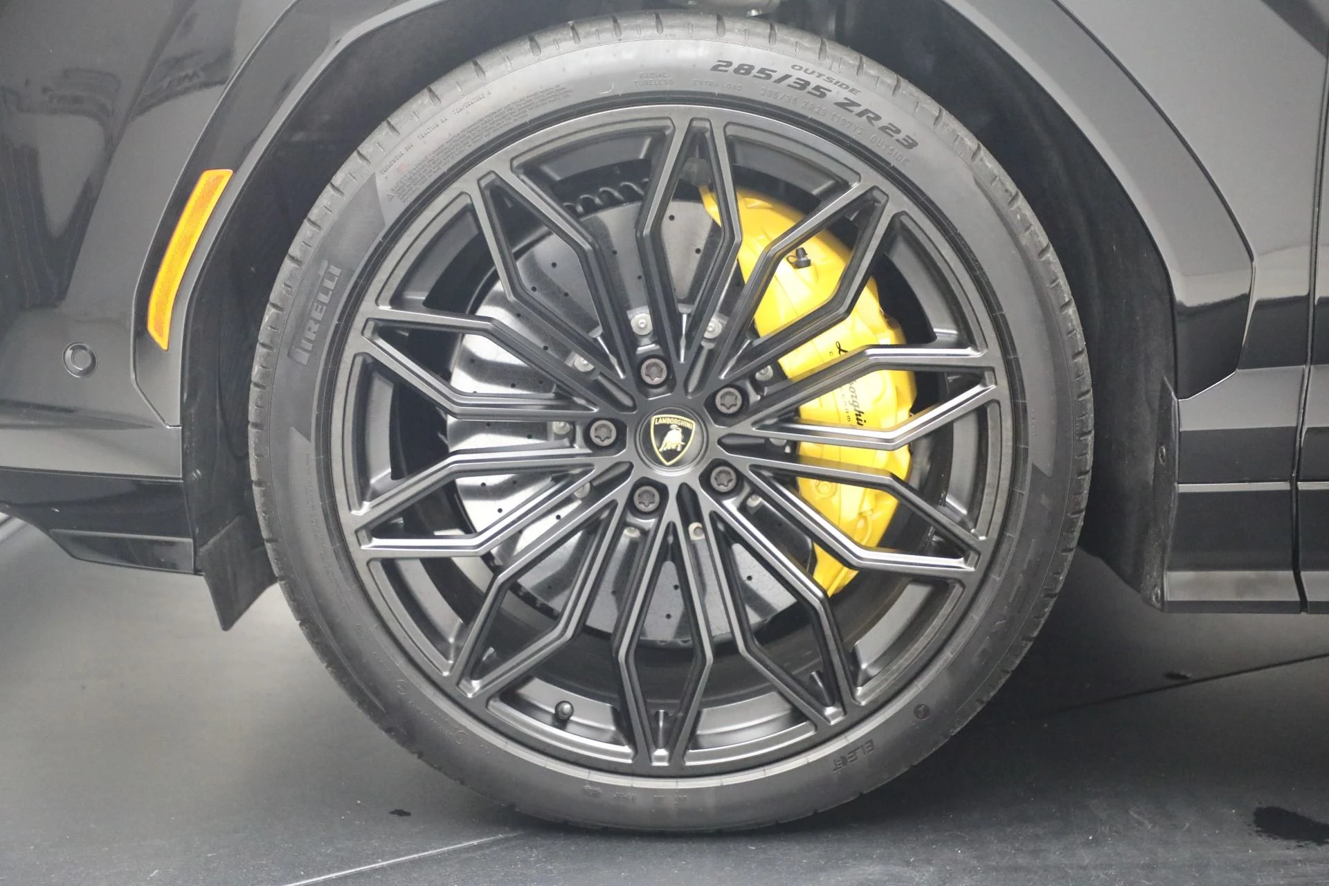 mph033_3420617518_Used_2025_Lamborghini_Urus_SE_1779826713_7cc1c2411d