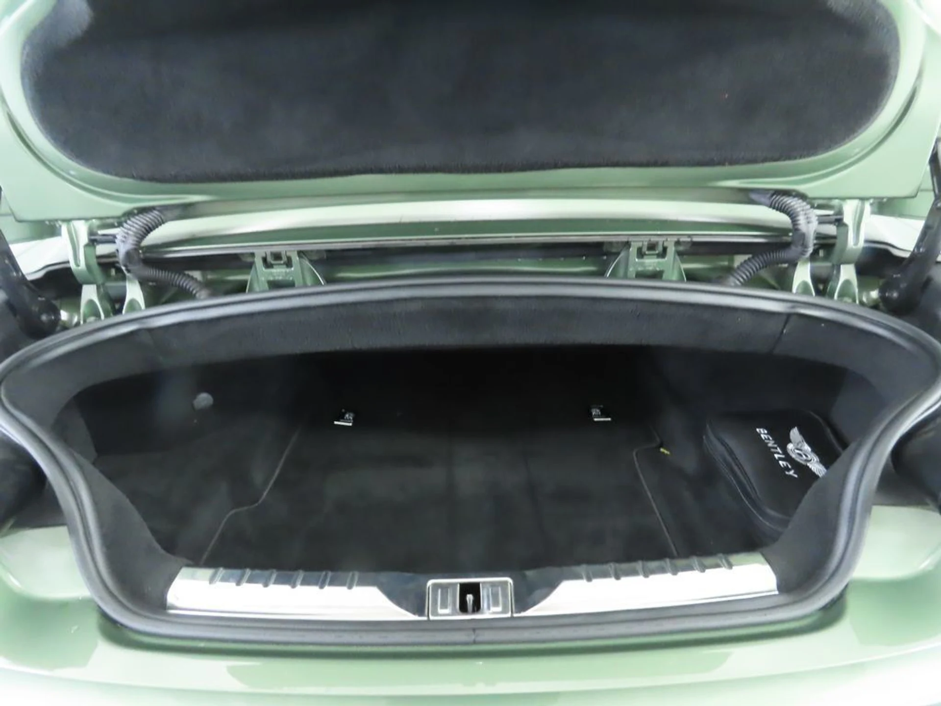 mph033_3422695613_used_2024_bentley_continental_gtv8convertible_8119_22977693_34_1024_7426f6dabc