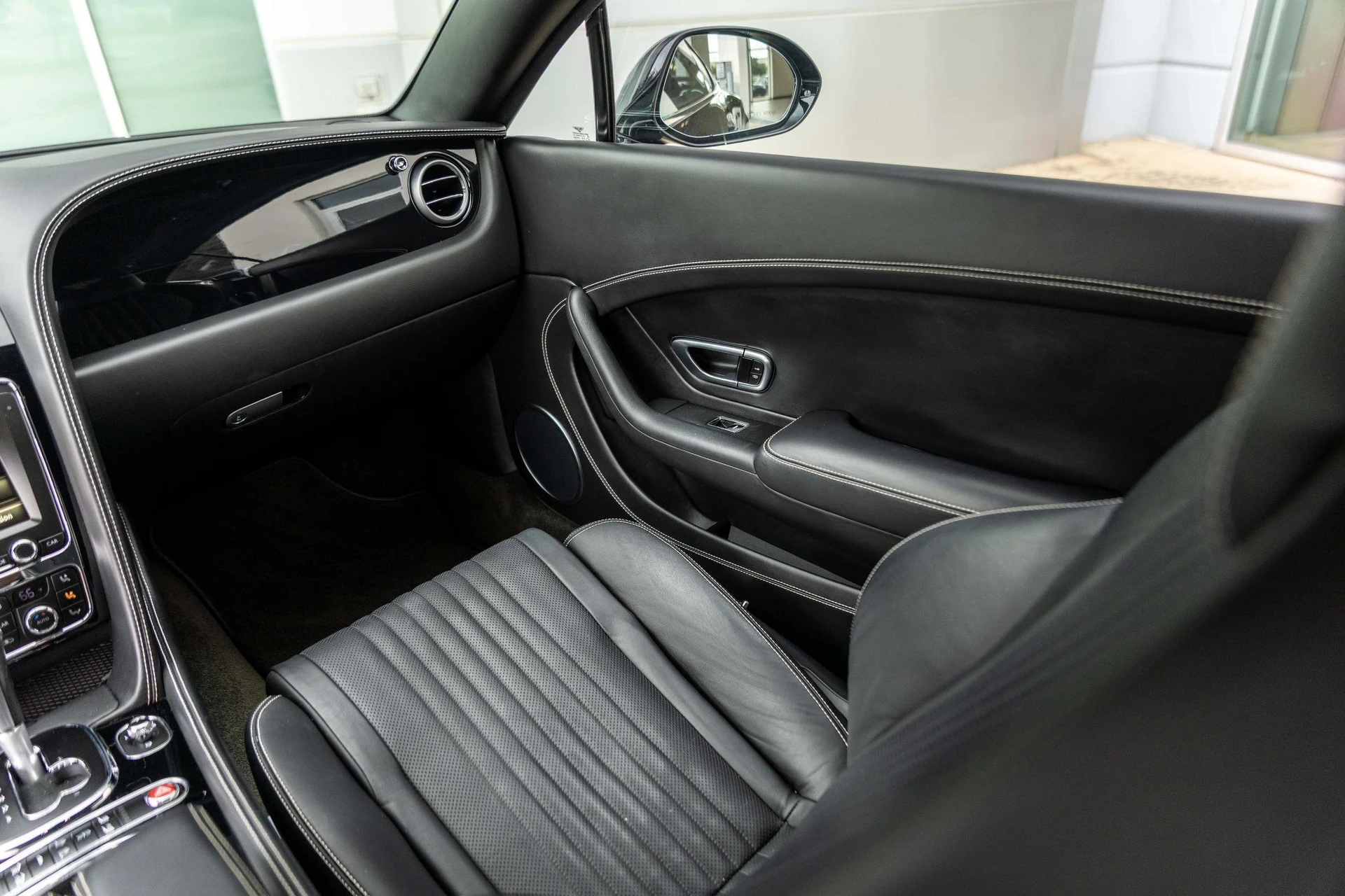mph033_3423786445_Hi_Tech_Luxury_Imports_LLC_SCBFH_7_ZA_5_GC_055059_image_33_6f45527d4a
