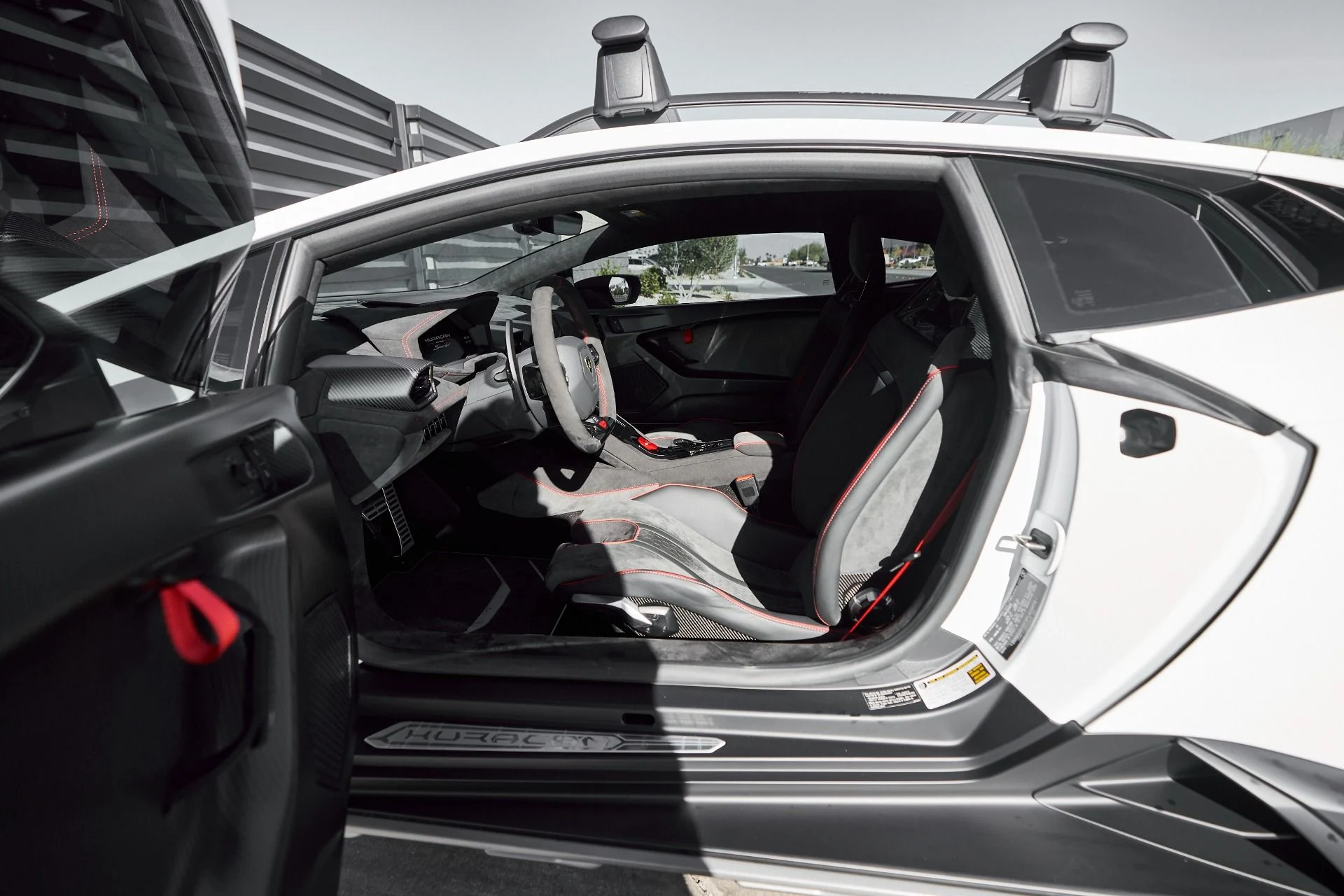 mph033_3424768780_Used_2023_Lamborghini_Huracan_Base_1764123579_cdc114c0e6