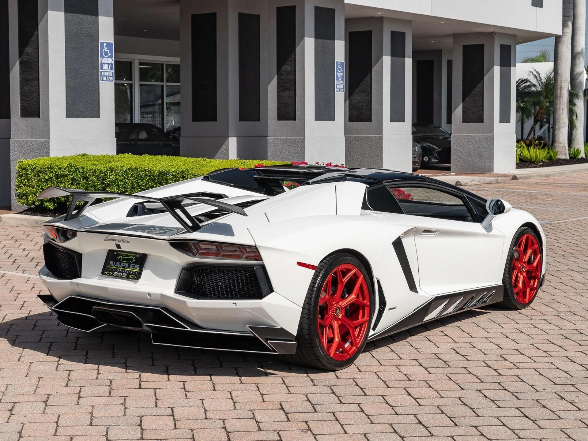 mph033_3425888422_Used_2016_Lamborghini_Aventador_LP_700_4_1777082810_ddec42b648