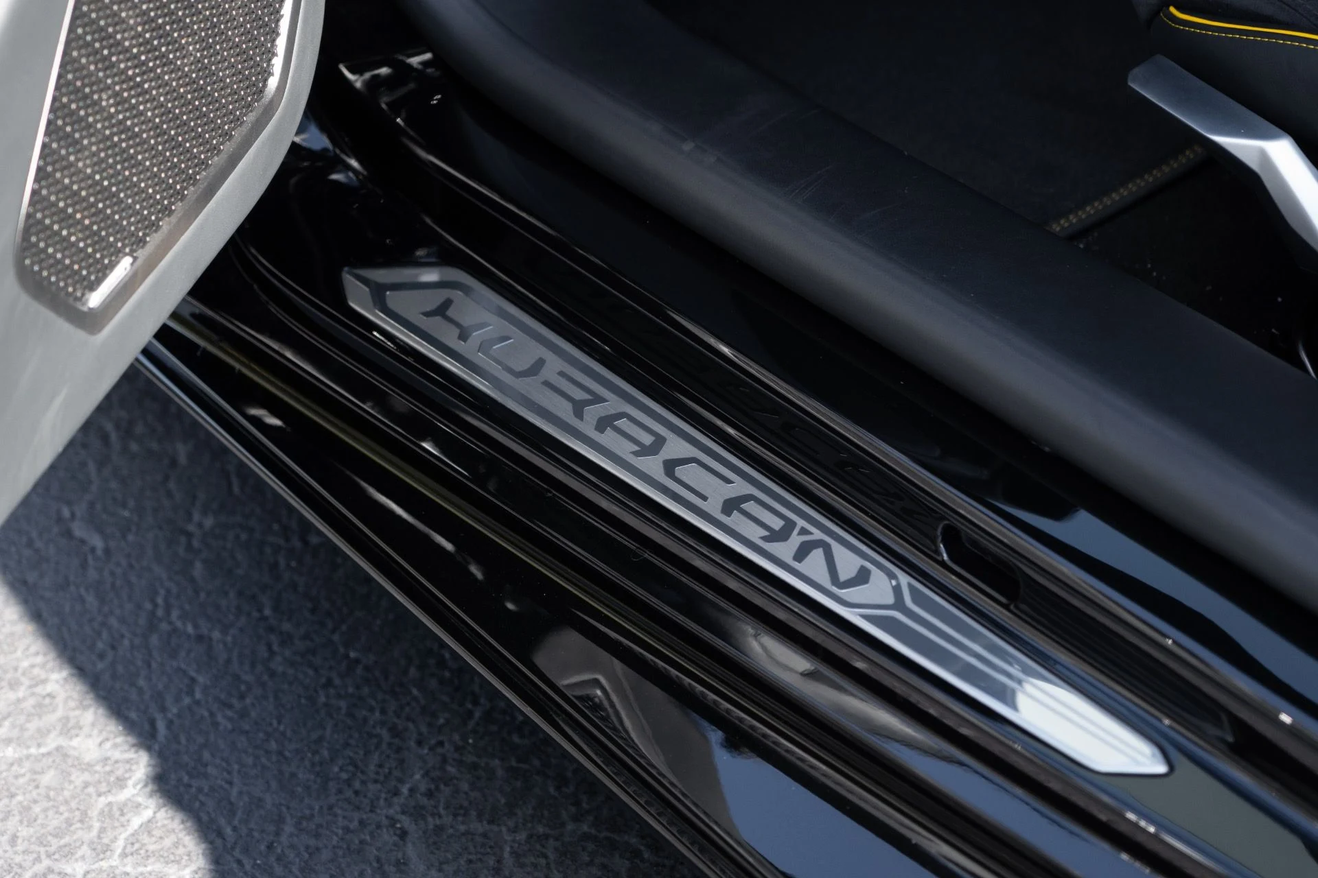 mph033_3433117363_Used_2022_Lamborghini_Huracan_EVO_1764129423_2718368e18