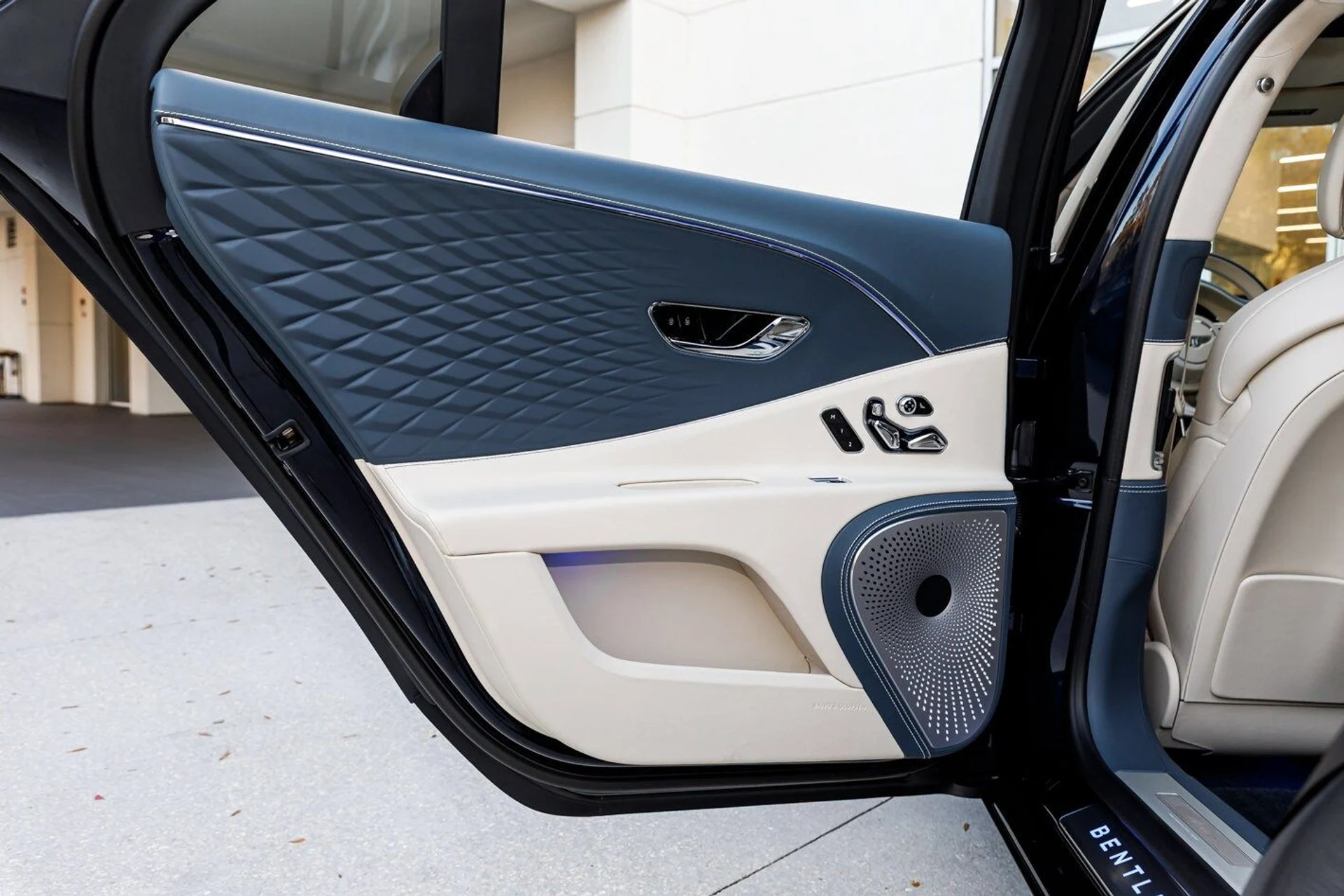 mph033_3439829491_df19c091cda2a12133c4c10ea8d84c97x_9265a9a6b5