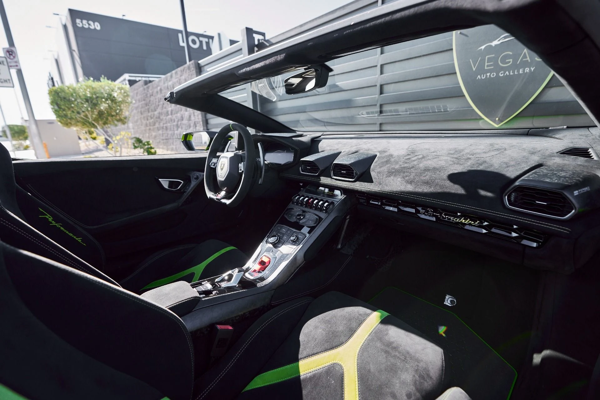 mph033_3454545581_Used_2019_Lamborghini_Huracan_Performante_Spyder_1764058296_e69913f639