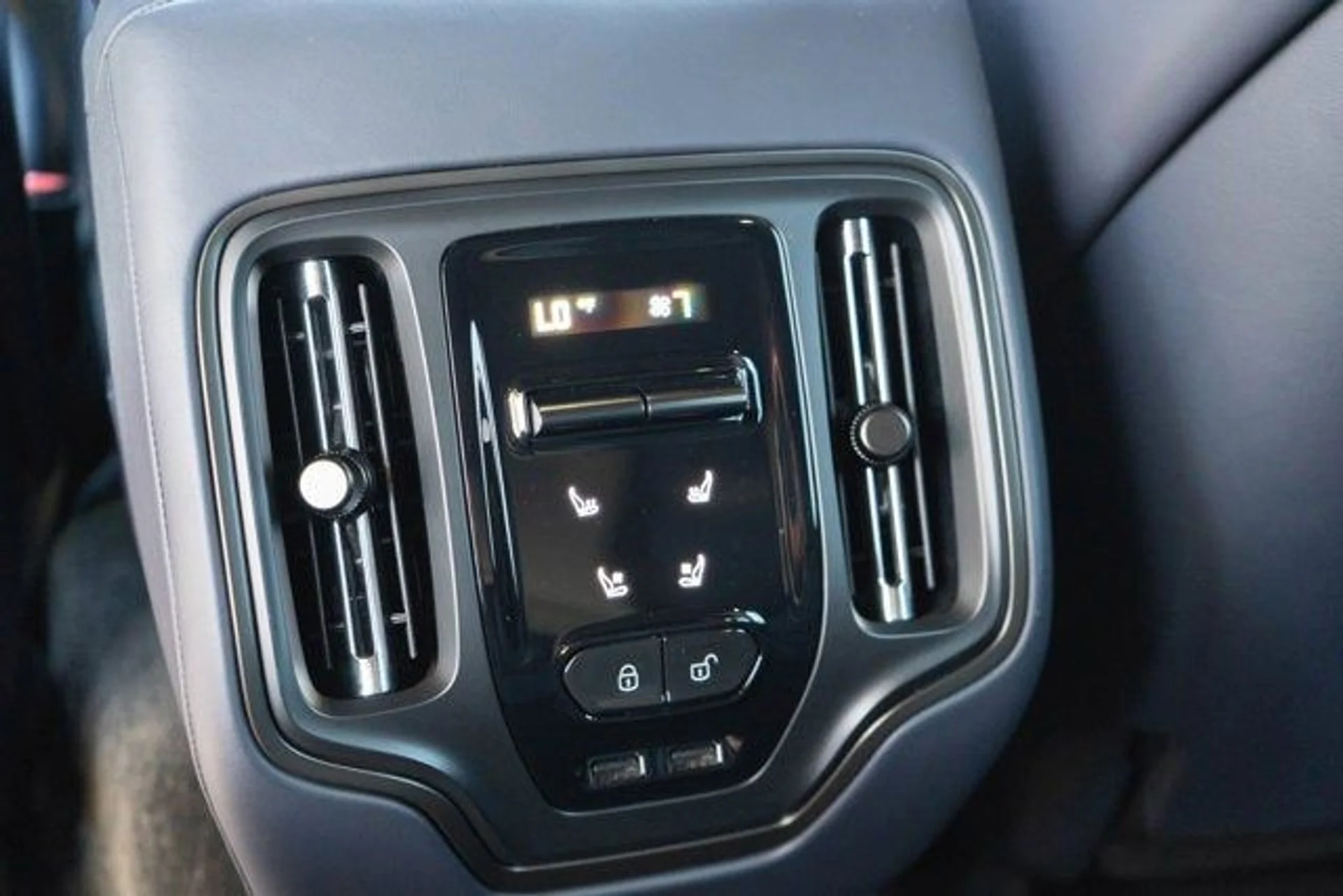 mph033_3461563787_34_036f689466