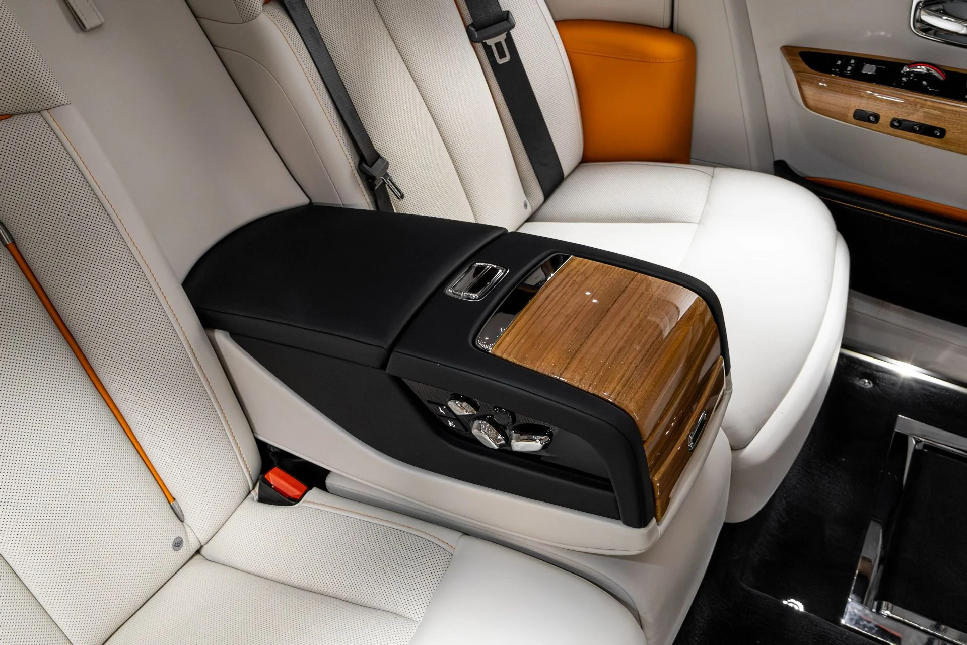 mph033_3464959251_Used_2019_Rolls_Royce_Phantom_1770350910_5907bda69c