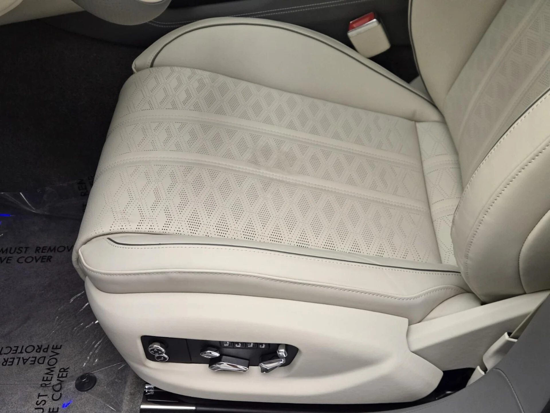 mph033_3471313430_Used_2025_Bentley_Flying_Spur_Speed_1760420811_fcd2d4a678