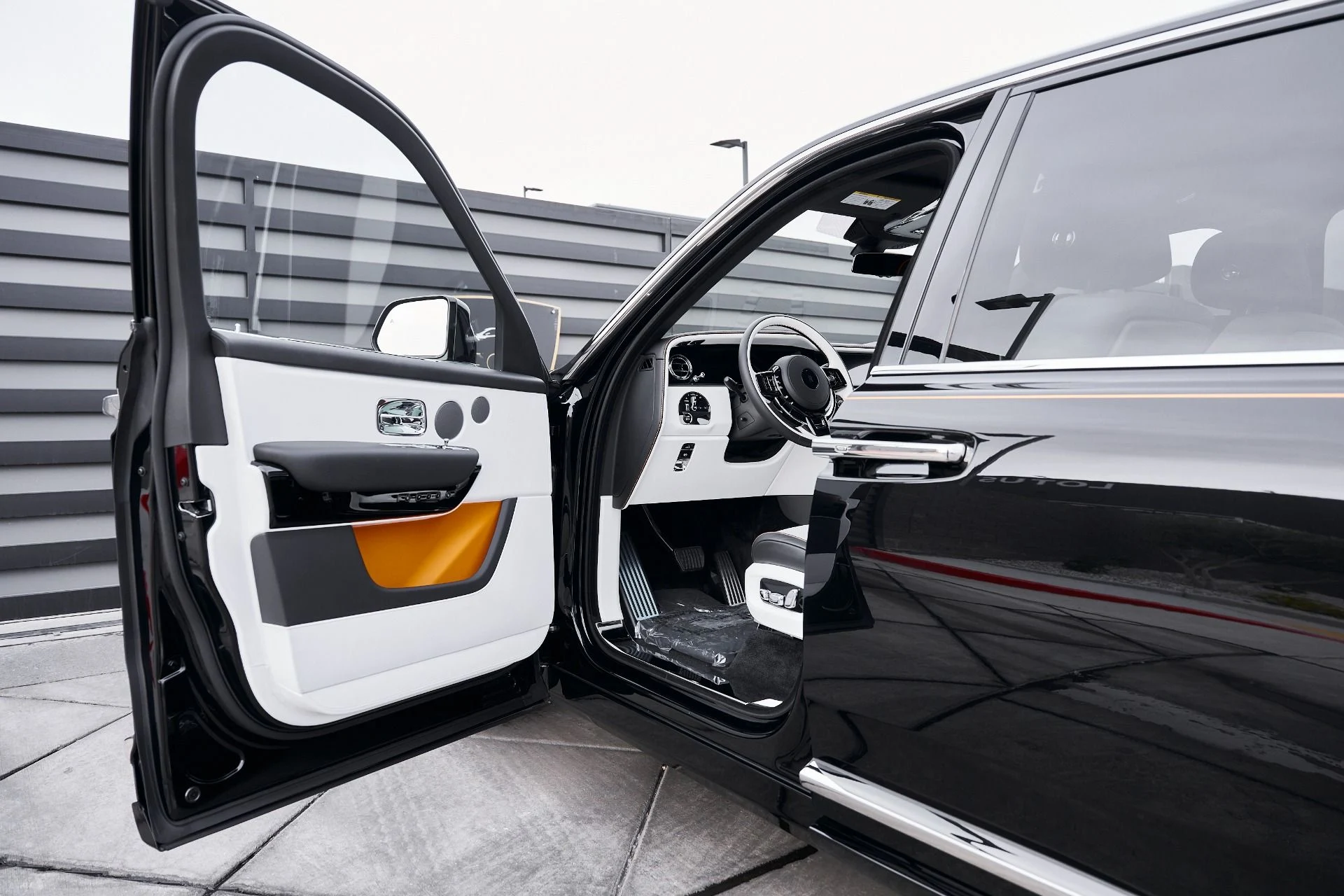 mph033_3481436762_Used_2026_Rolls_Royce_Cullinan_Base_1769135801_18ae0562e7