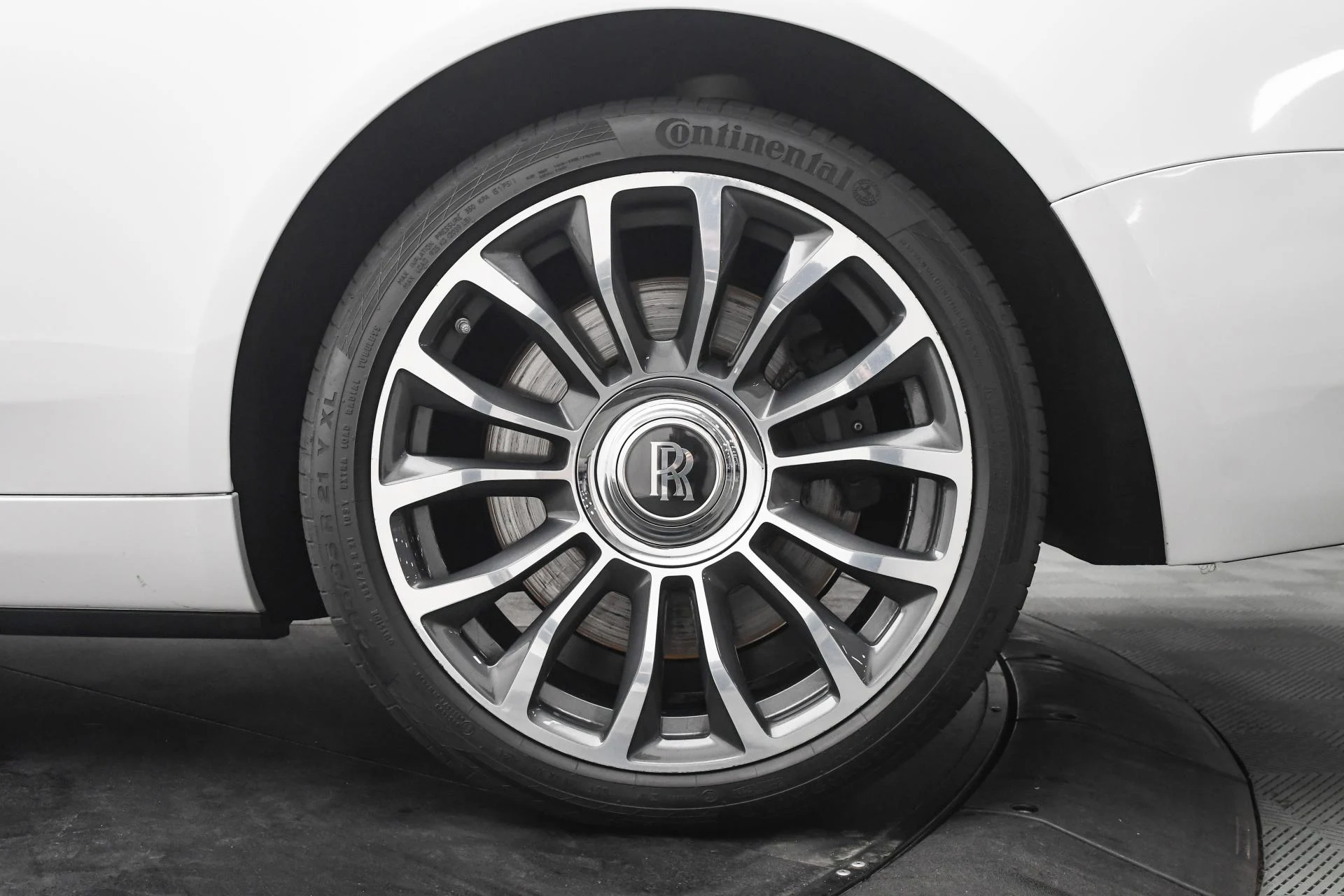 mph033_3489162001_Used_2021_Rolls_Royce_Dawn_1755677106_97c54e1e75