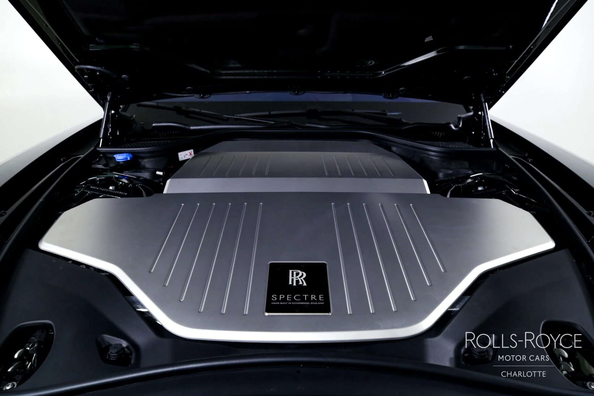 mph033_3535275297_Used_2024_Rolls_Royce_Spectre_1744988373_97f644900e