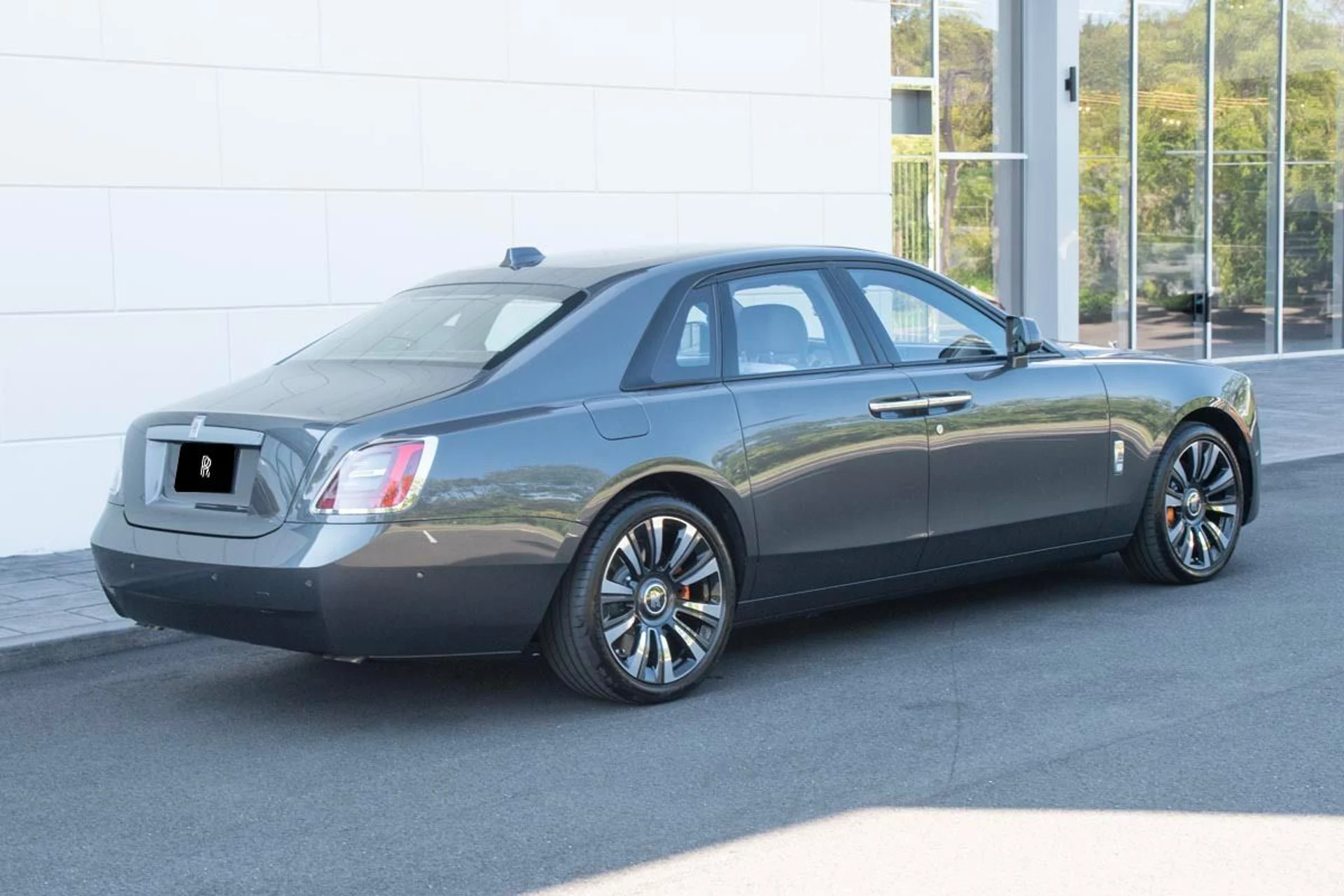 mph033_3535924610_Used_2024_Rolls_Royce_Ghost_1733915394_628e7b8855