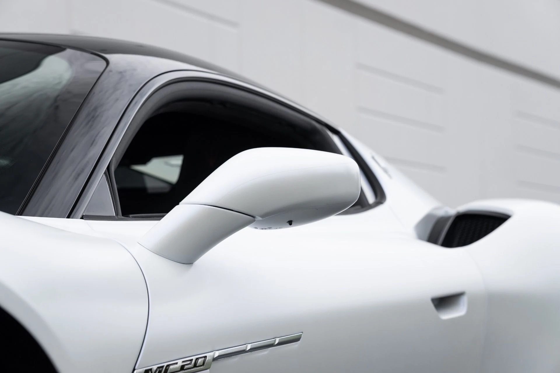 mph033_3539519671_Used_2022_Maserati_MC_20_1777083905_2863c10bb3