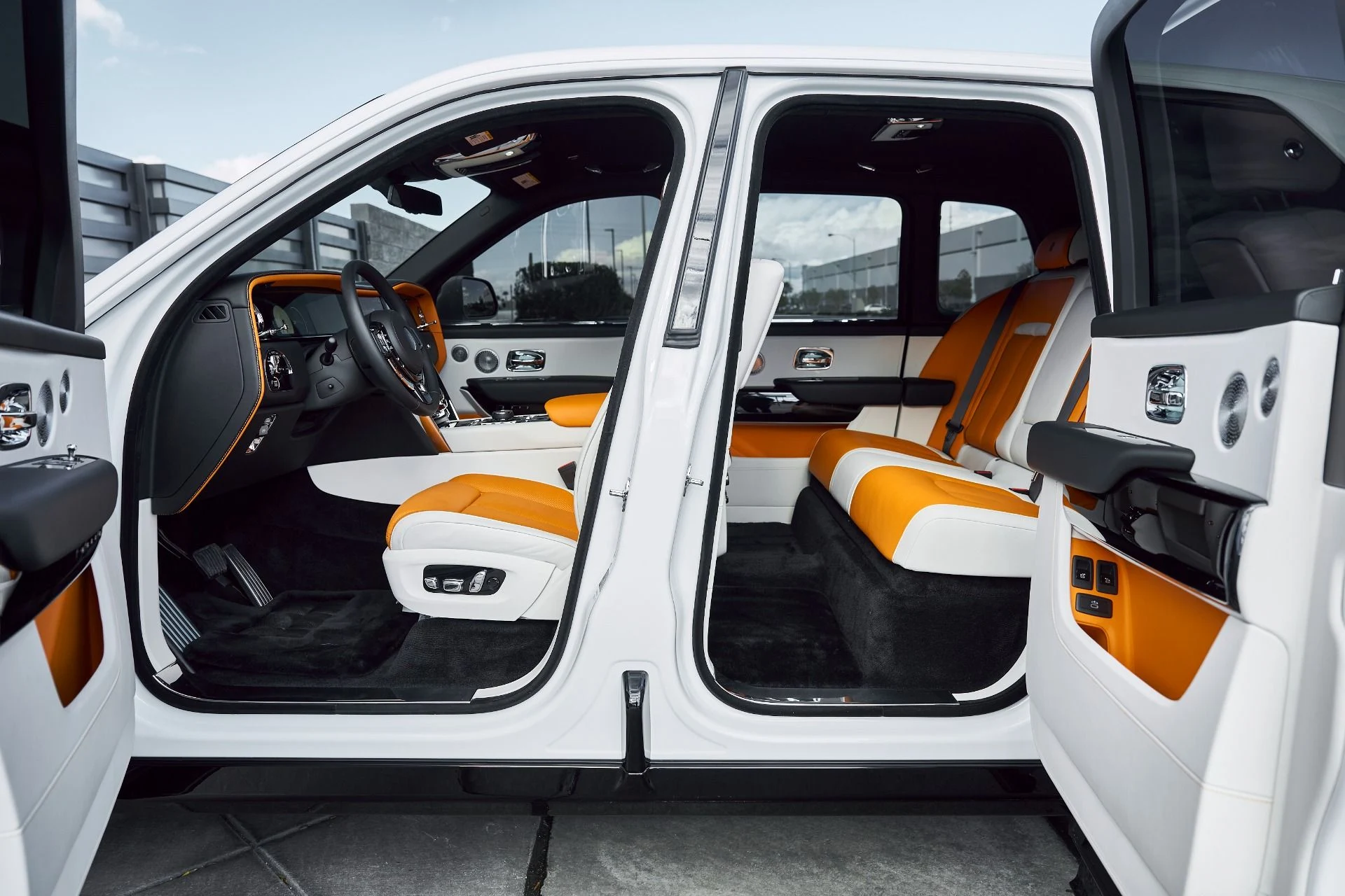 mph033_3546449732_Used_2026_Rolls_Royce_Cullinan_Base_1766884760_8d8a76029f