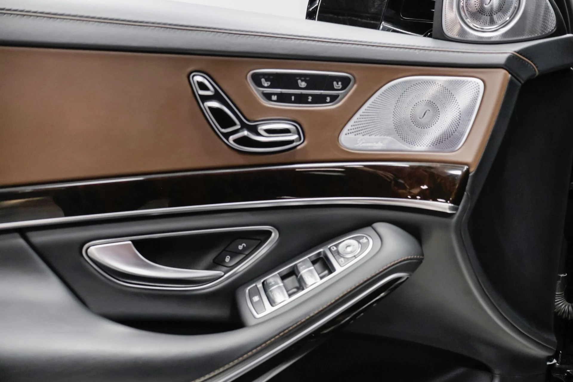 mph033_3554723066_Used_2019_Mercedes_Benz_S_Class_Maybach_S_560_4_MATIC_1761681414_ce5f4a1160