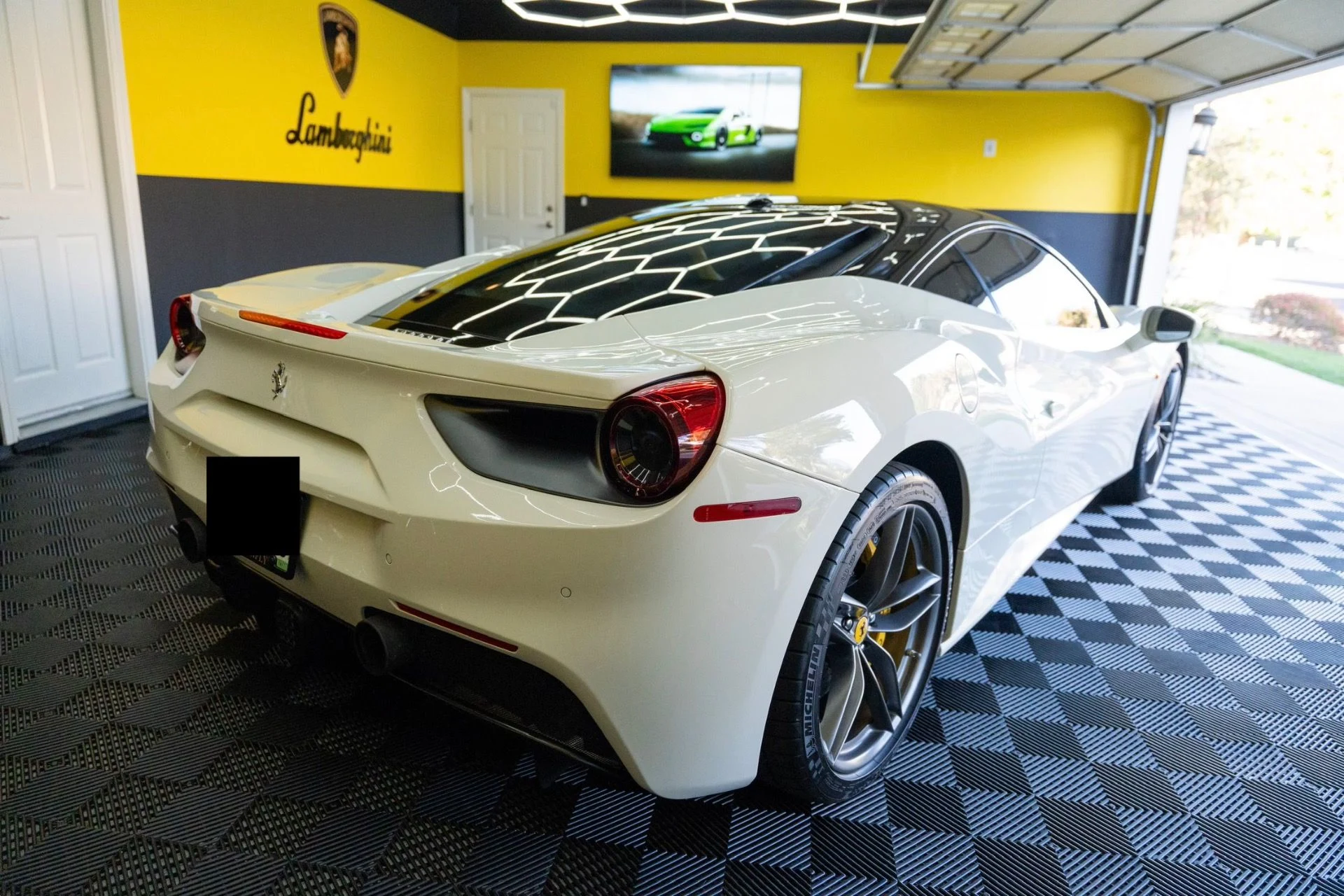mph033_355964423_Used_2016_Ferrari_488_GTB_1792442260_9b9e94a419