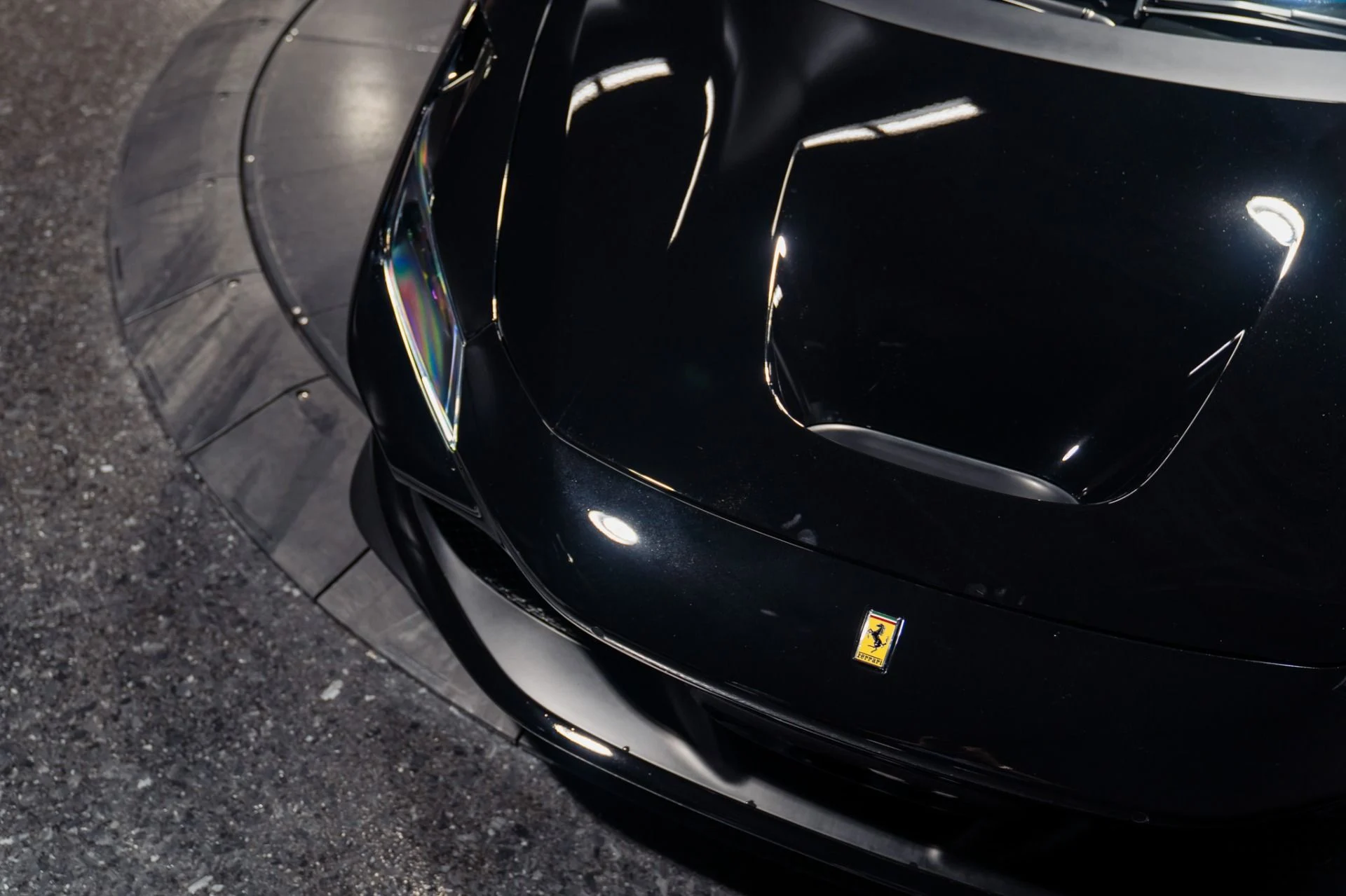mph033_3566240159_Used_2022_Ferrari_F8_Spider_Full_Carbon_Interior_1786195652_20fbe9461c