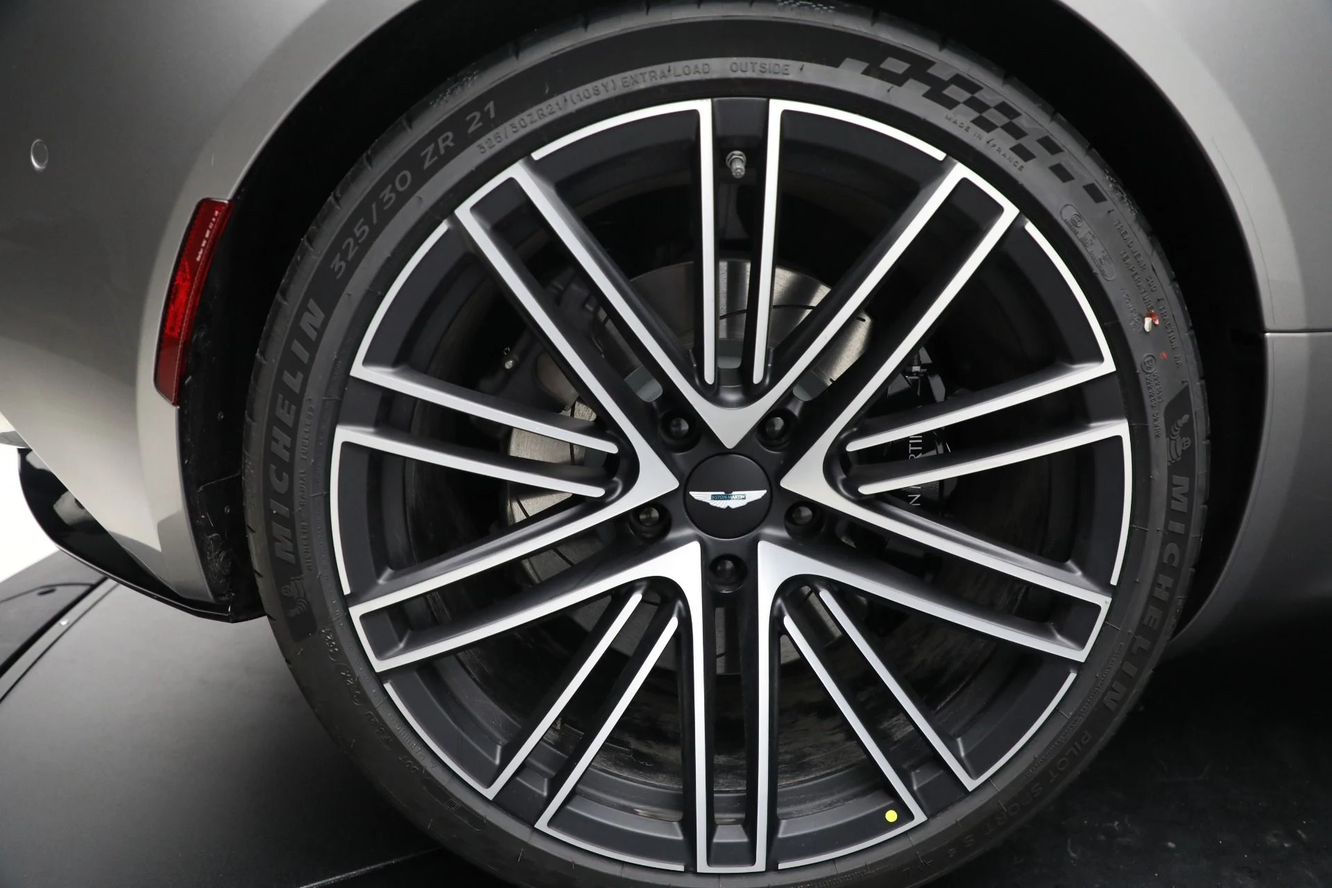 mph033_3567730073_New_2025_Aston_Martin_DB_12_Volante_0b42aac47e