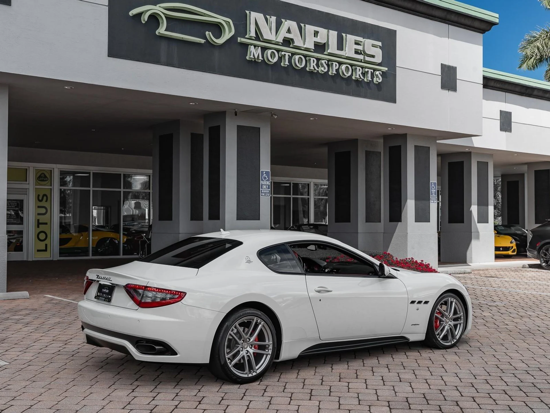 mph033_3570513313_Used_2017_Maserati_Gran_Turismo_Sport_1759184221_53b60c3125
