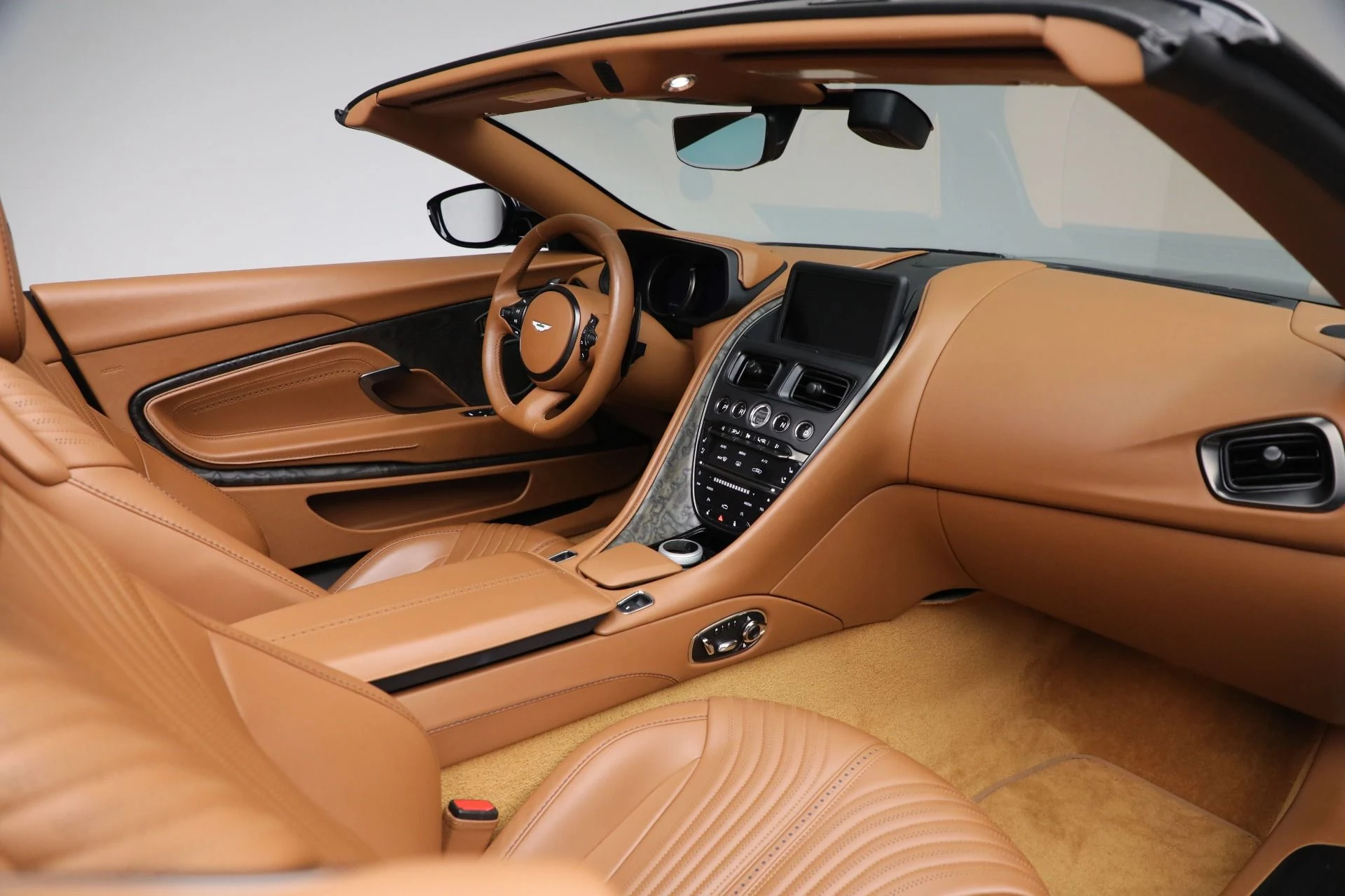 mph033_357451249_Used_2022_Aston_Martin_DB_11_Volante_c6ec22a9dc