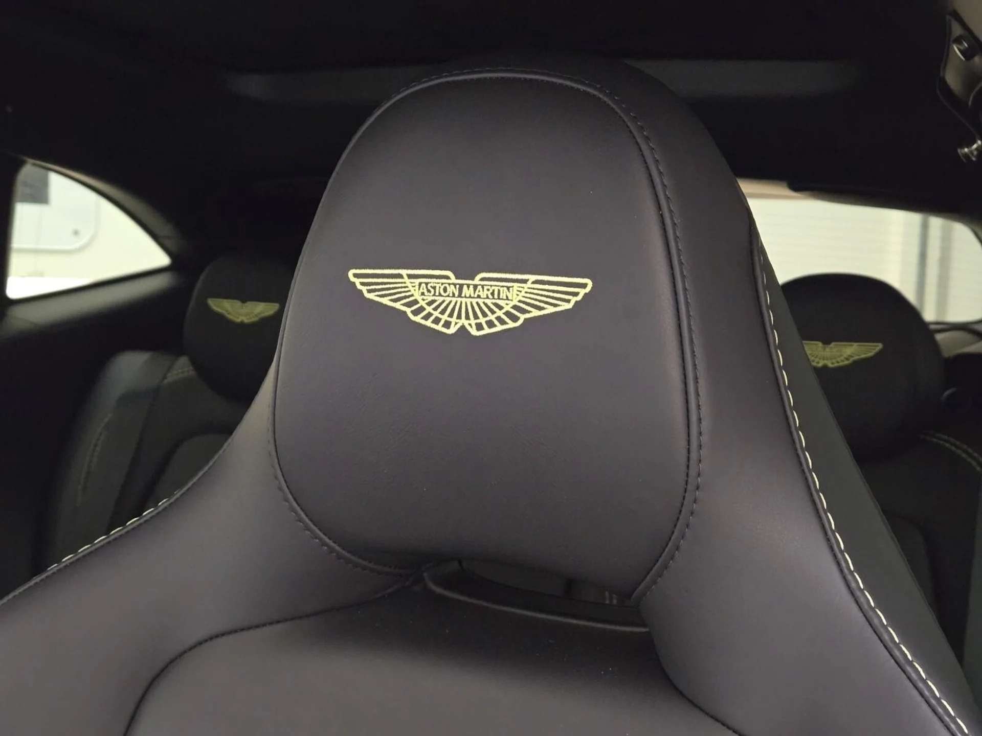 mph033_3579860210_Used_2023_Aston_Martin_DBX_707_1758610650_6231b78a72