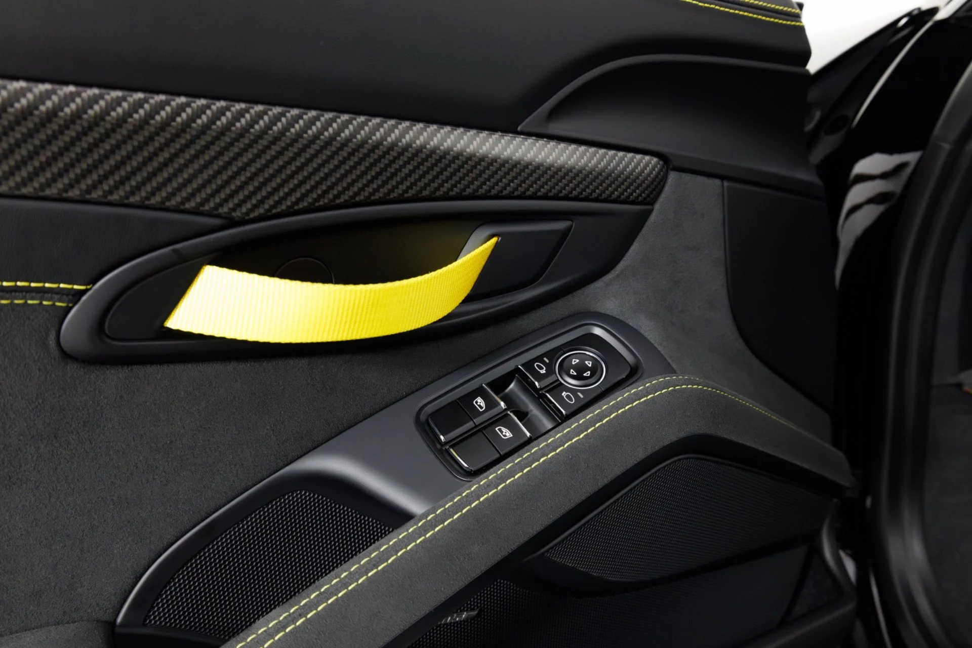 mph033_3584296421_Used_2025_Porsche_718_Cayman_GT_4_RS_1774365221_b4fc1f1018