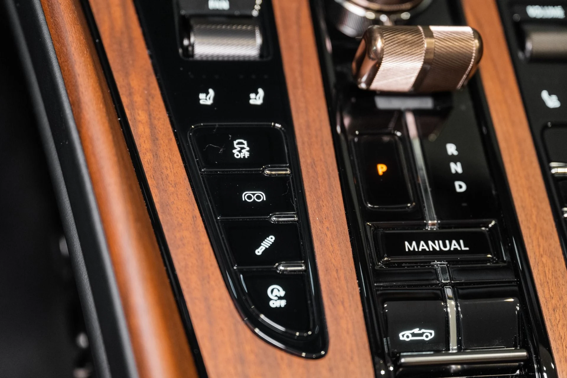 mph033_3595848777_New_2026_Aston_Martin_DB_12_Volante_1772211091_e2a62d5260