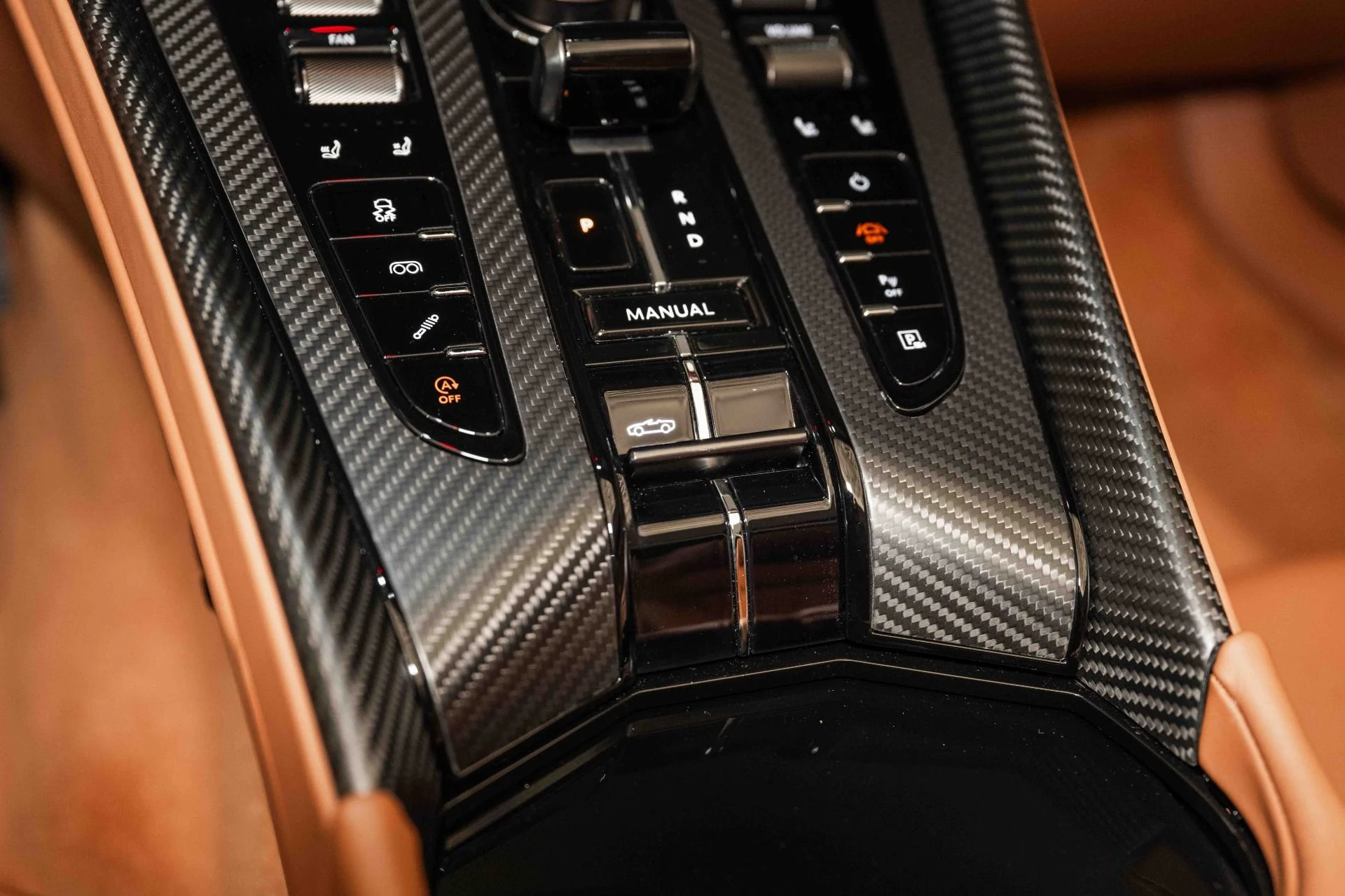 mph033_3596497824_Used_2025_Aston_Martin_DB_12_Volante_1727880982_ae125438a2