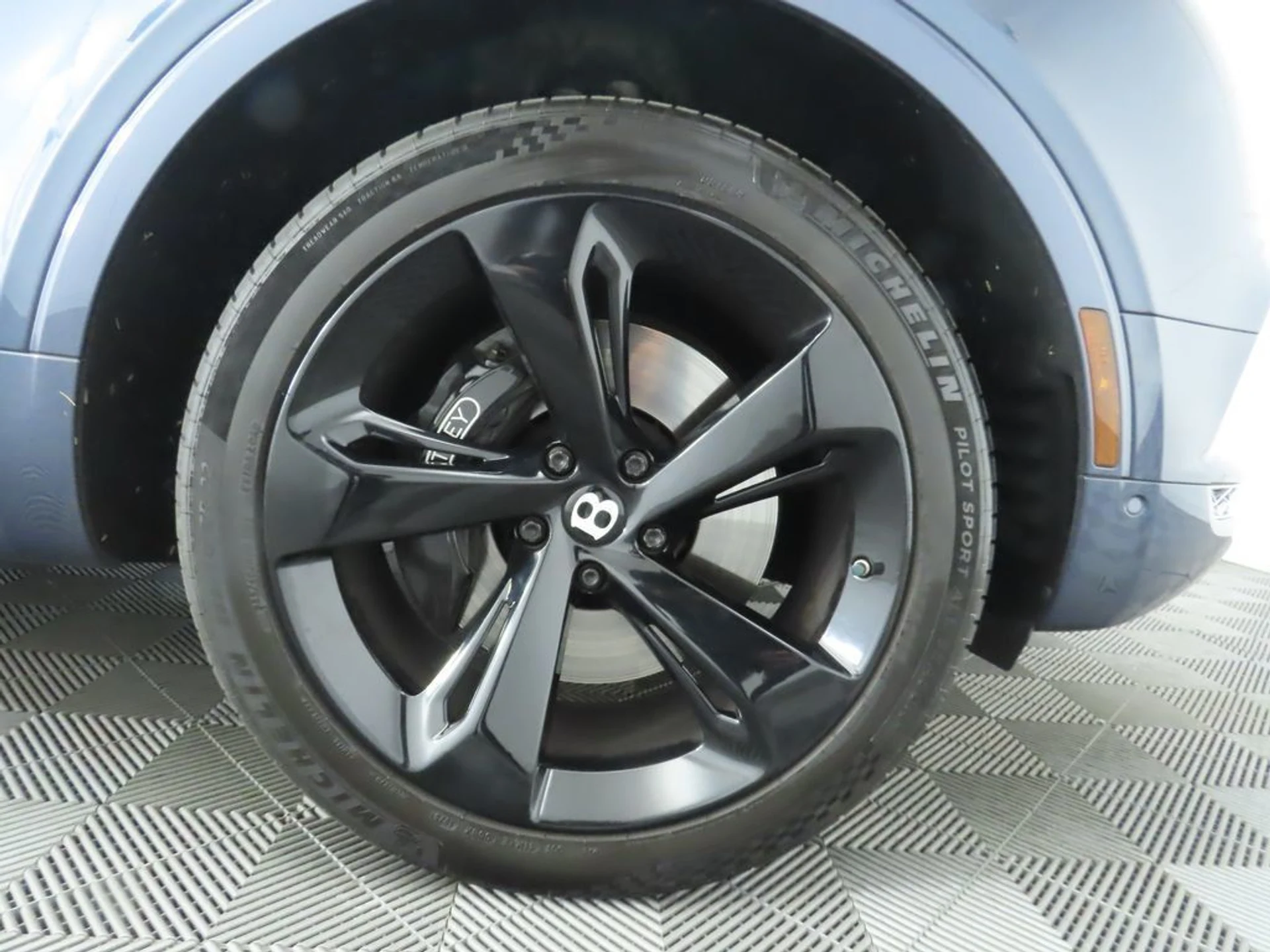 mph033_3597457661_used_2019_bentley_bentayga_v8awd_8119_22979397_34_1024_639d685b8f