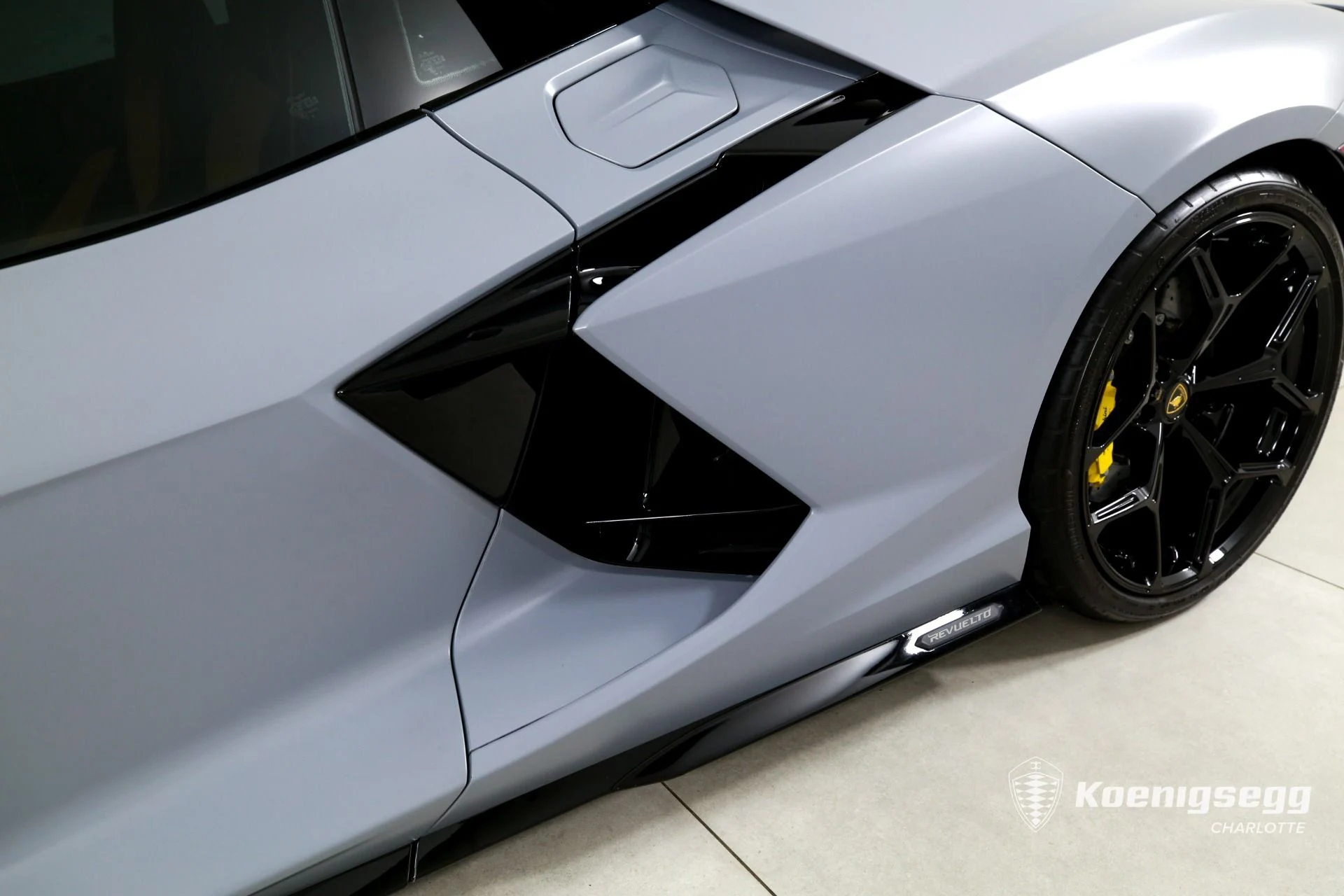 mph033_3607722906_Used_2024_Lamborghini_Revuelto_1756310195_d793e82c53